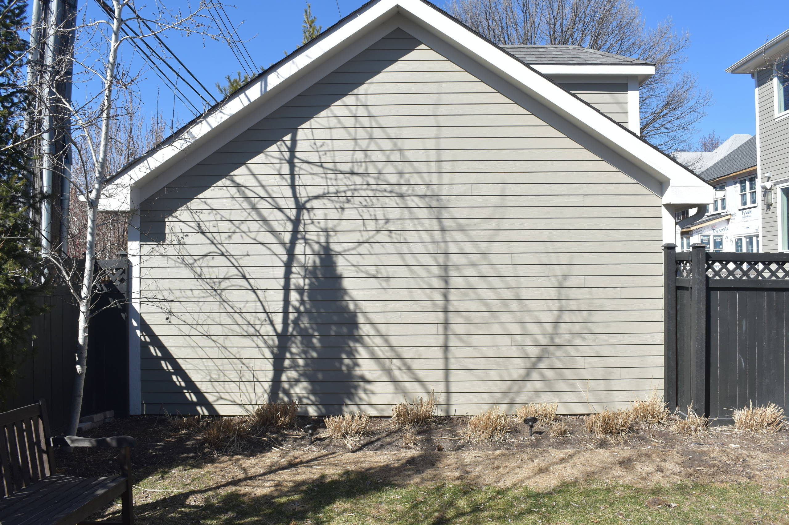 До и после: 3 эффектных задних дворика после переделки