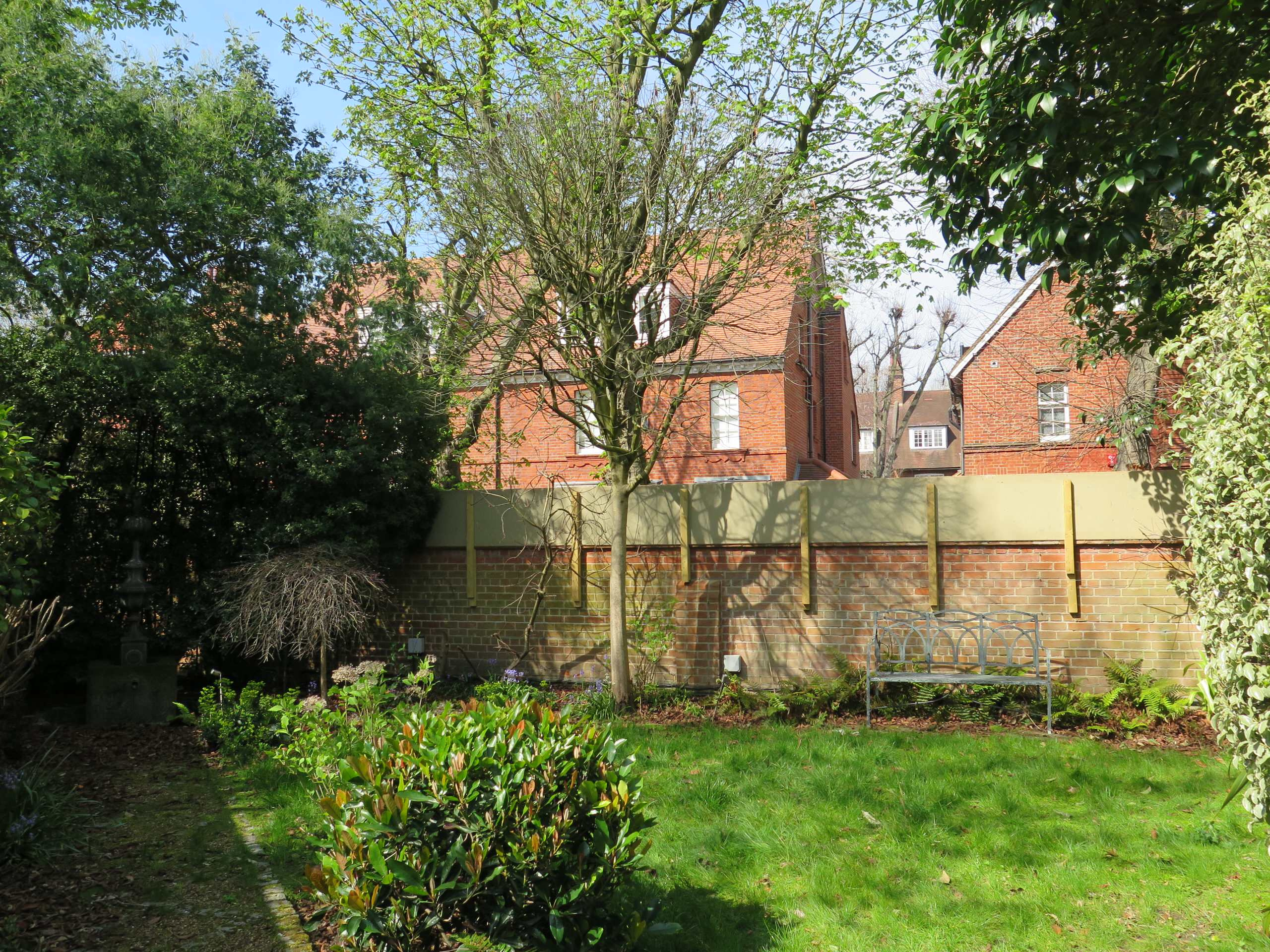 До и после: 3 эффектных задних дворика после переделки