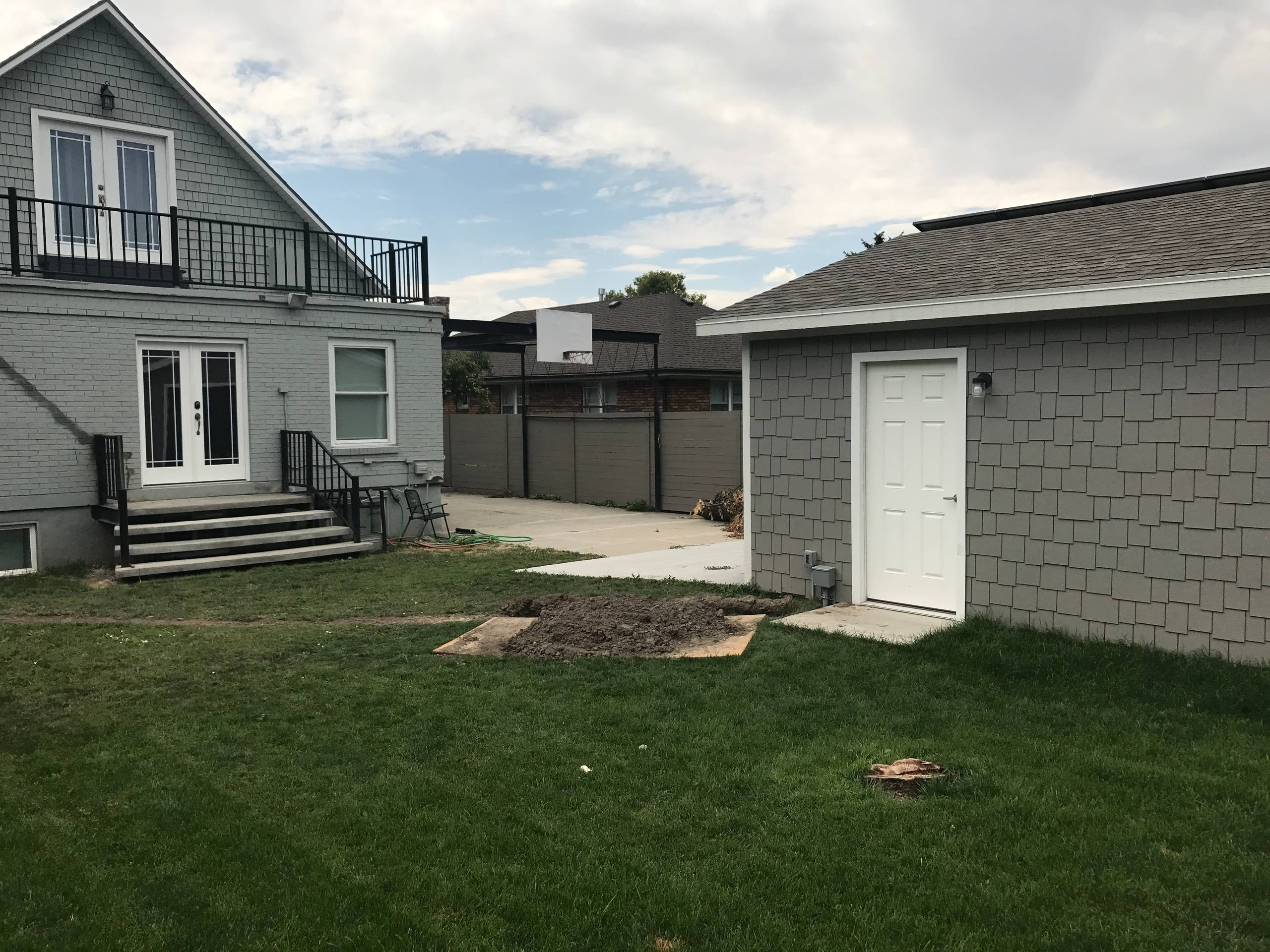 До и после: 3 эффектных задних дворика после переделки