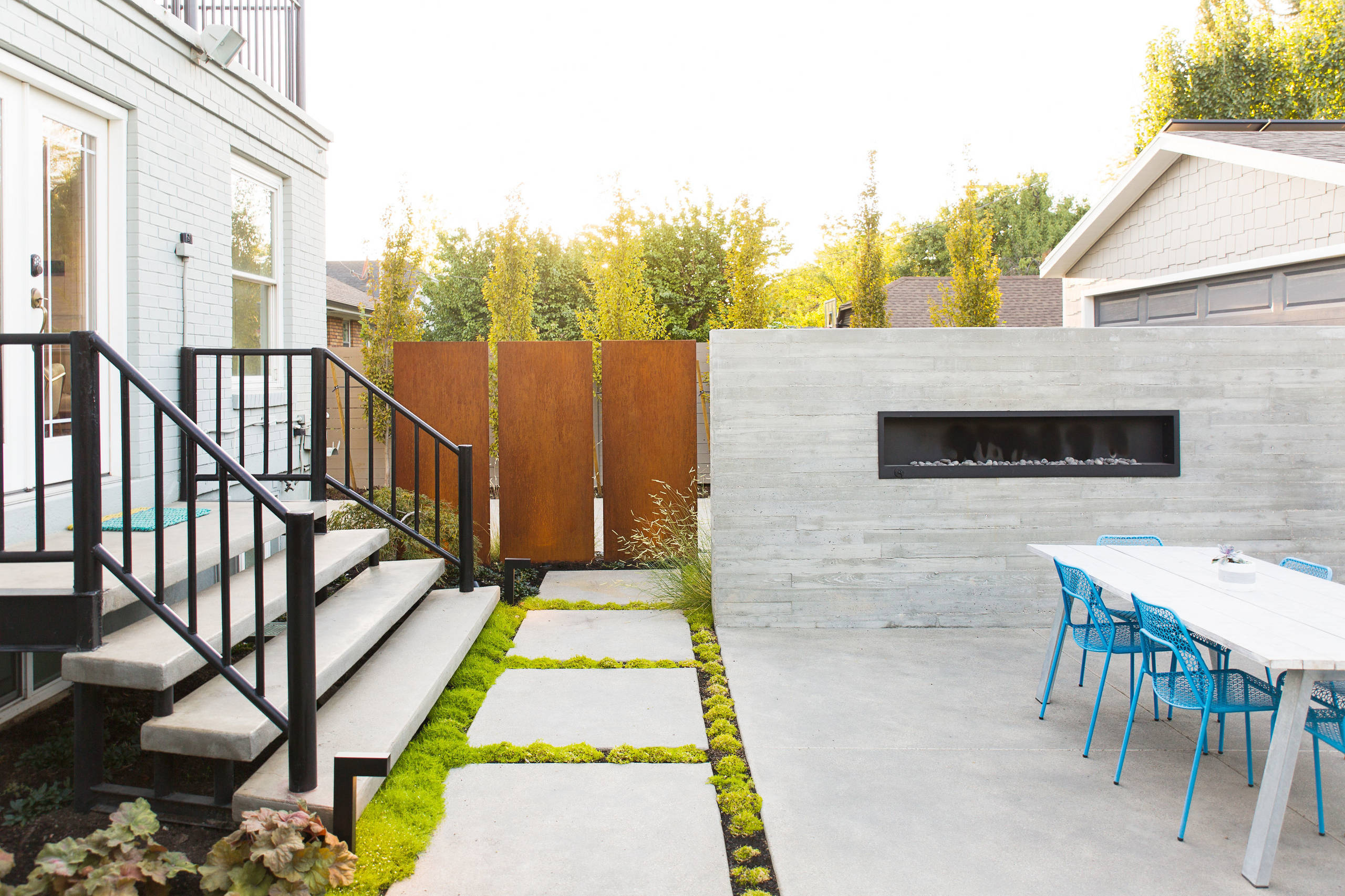 До и после: 3 эффектных задних дворика после переделки