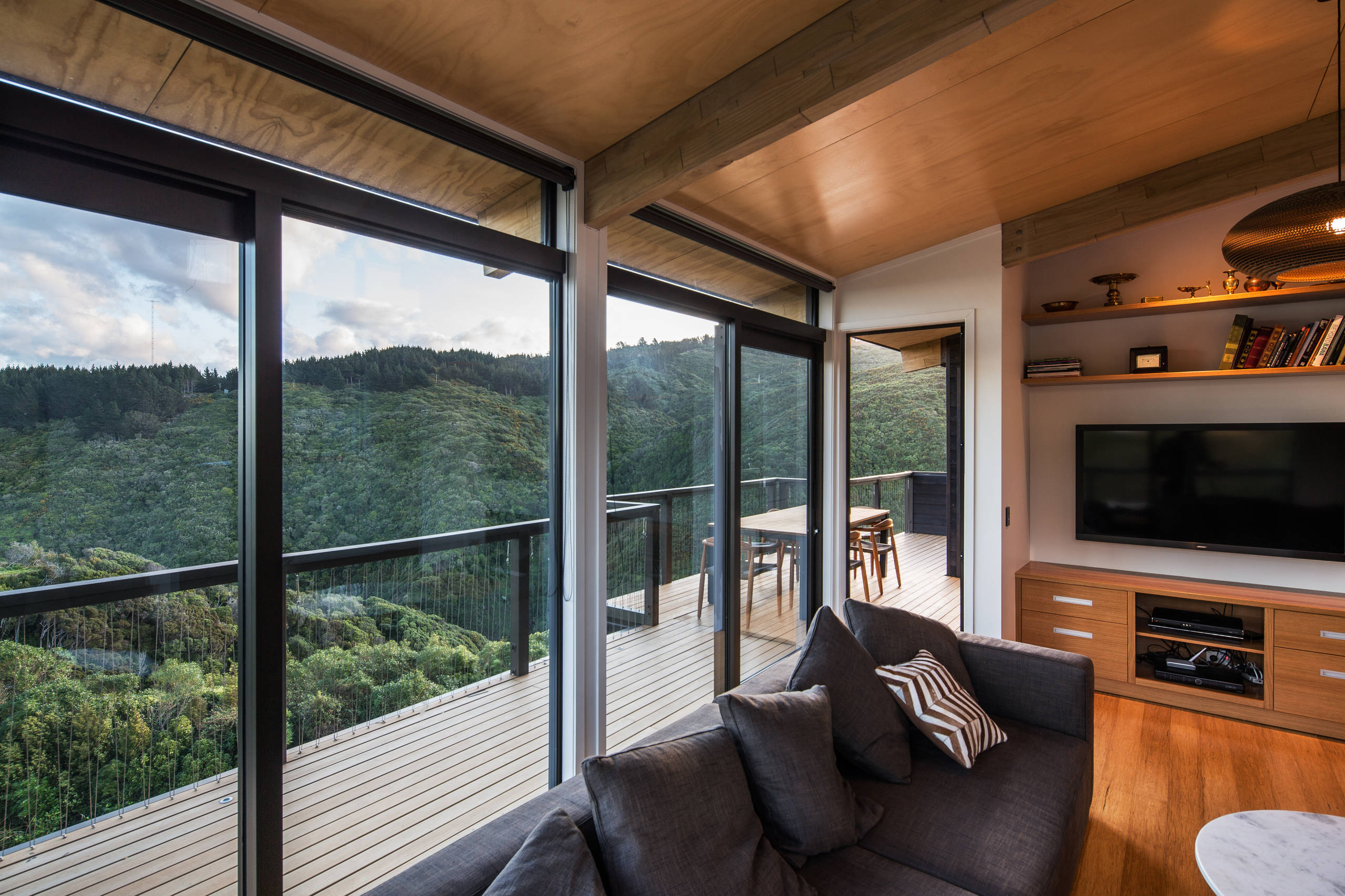 Houzz Новая Зеландия: Дом на лесистых холмах Веллингтона