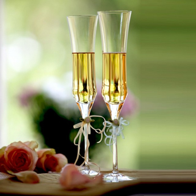 Хороший вопрос: Как правильно пить шампанское?