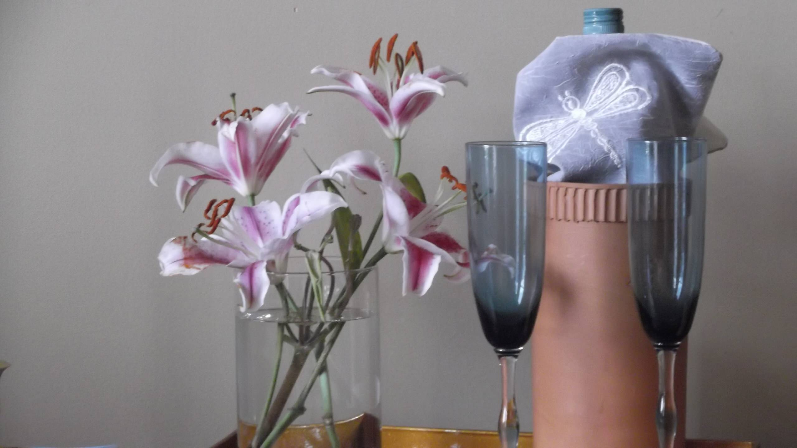 Хороший вопрос: Как правильно пить шампанское?