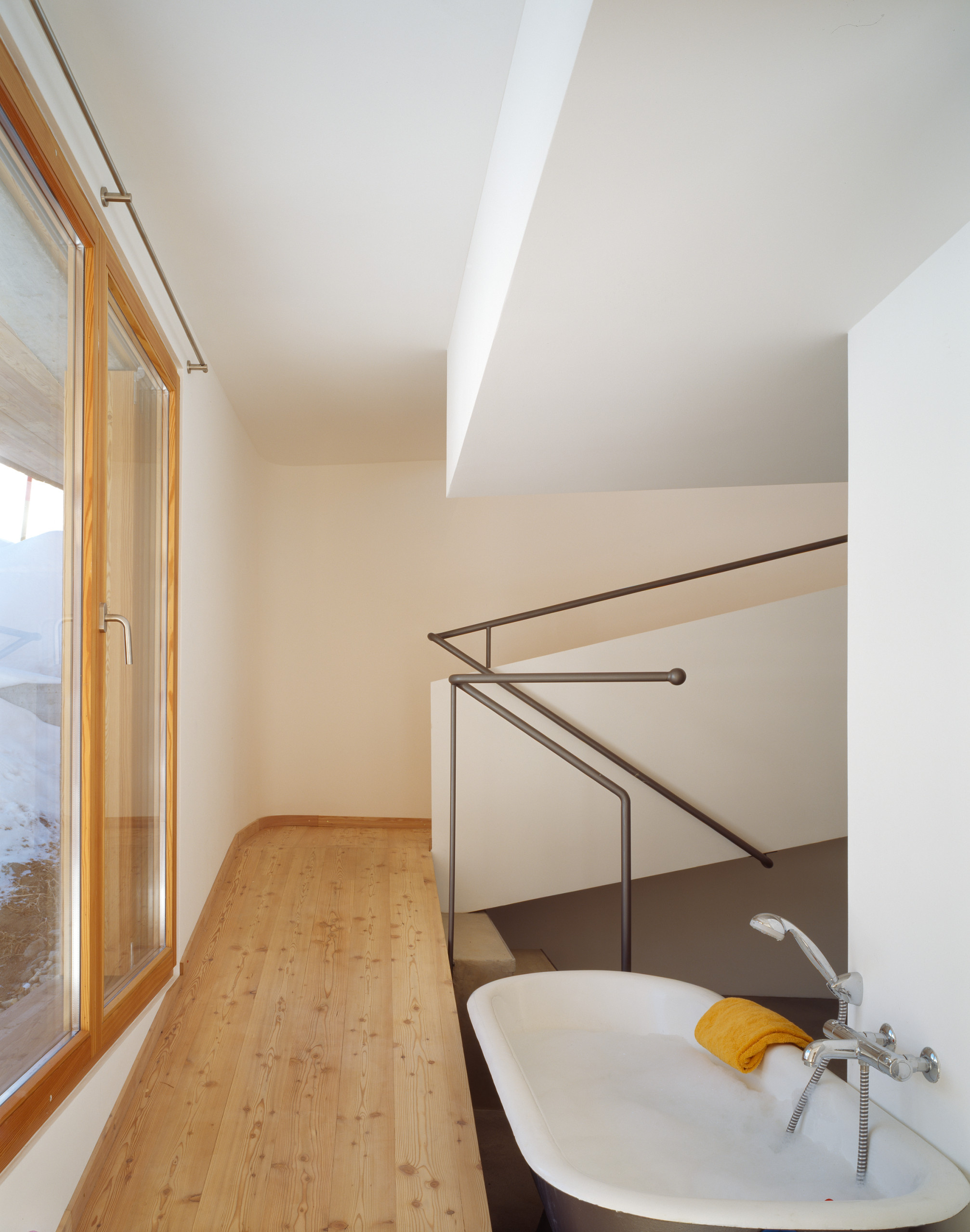 Houzz Швейцария: Дом в Альпах с пандусами вместо лестниц