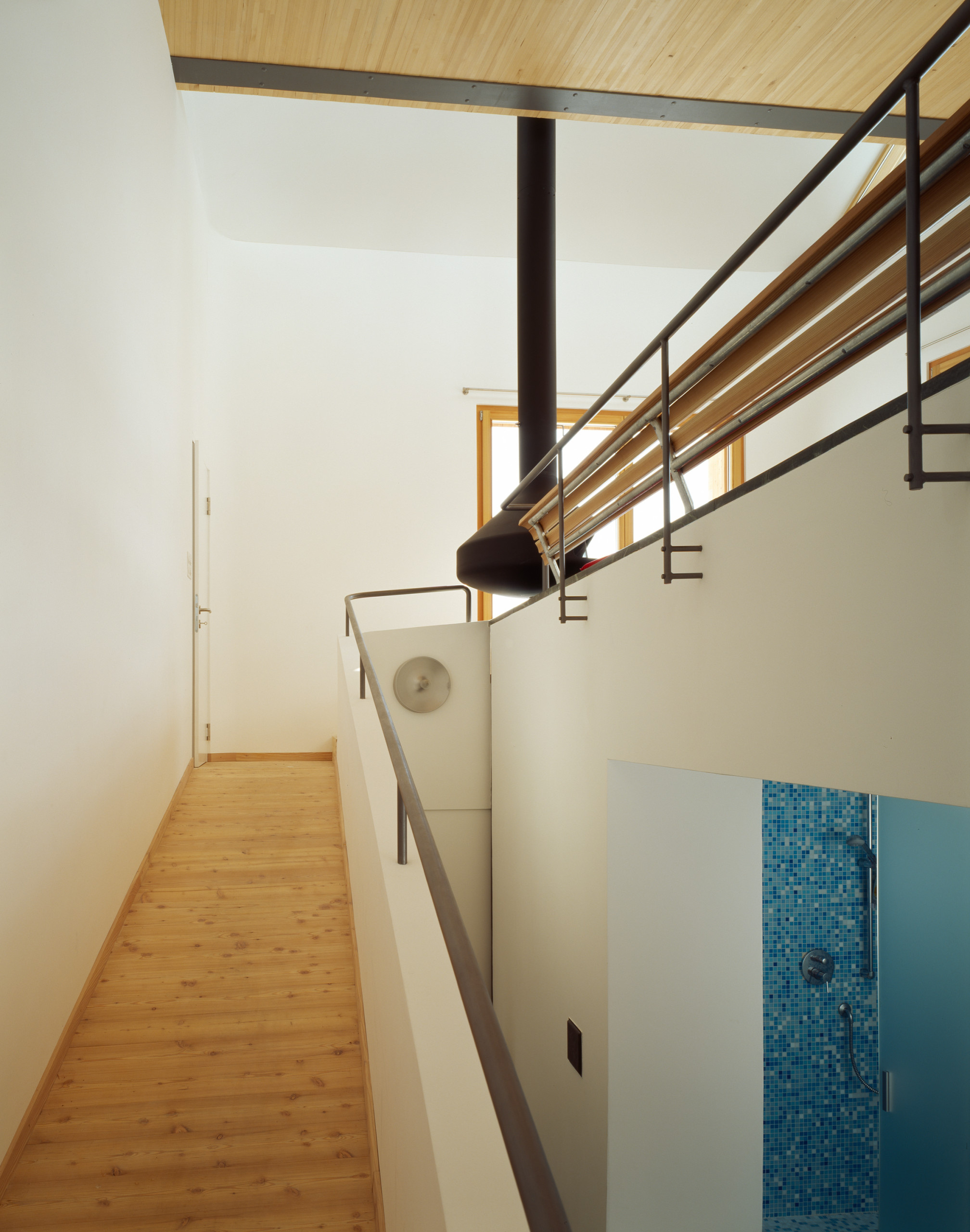 Houzz Швейцария: Дом в Альпах с пандусами вместо лестниц