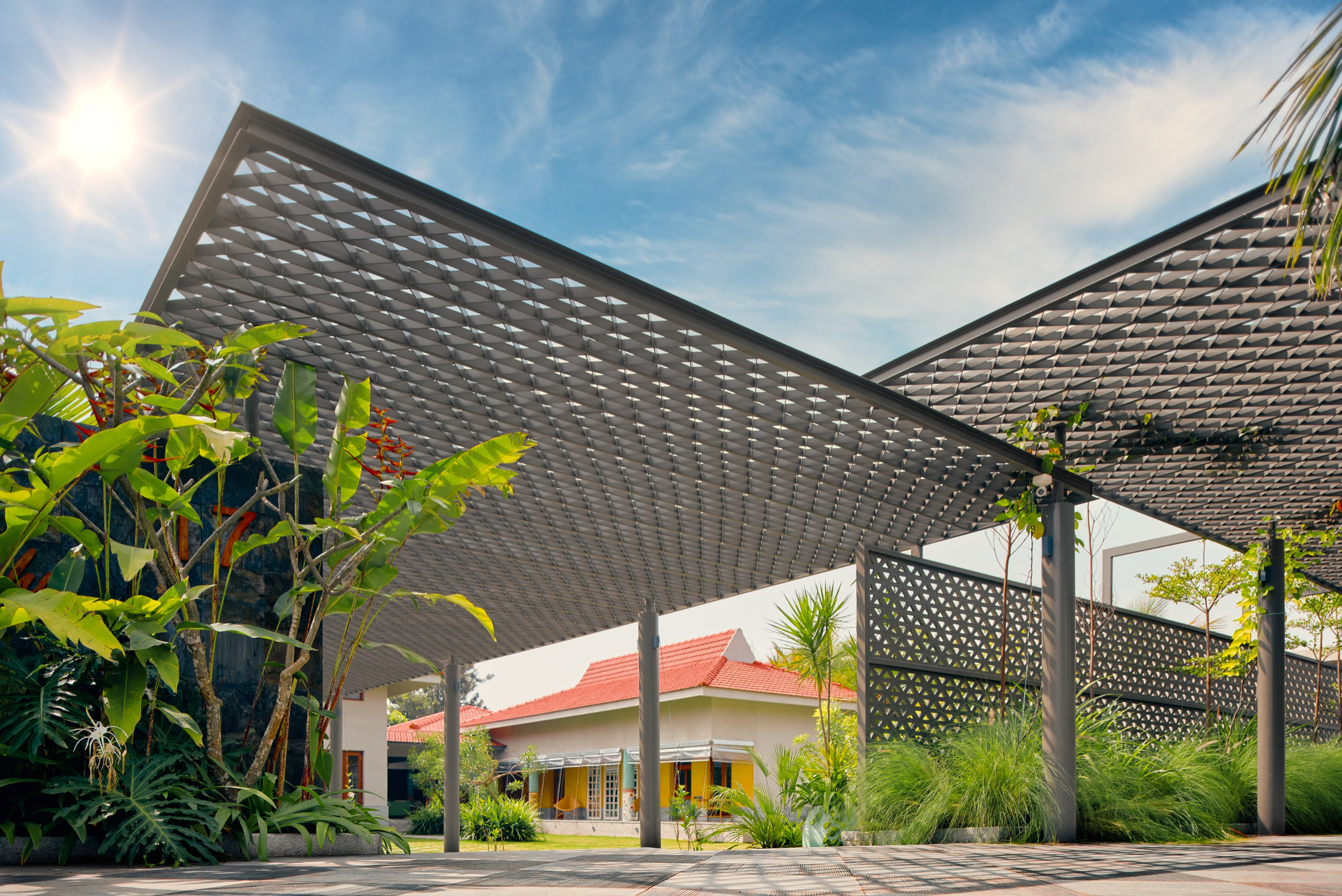 Houzz Индия: Большой дом в тропическом стиле