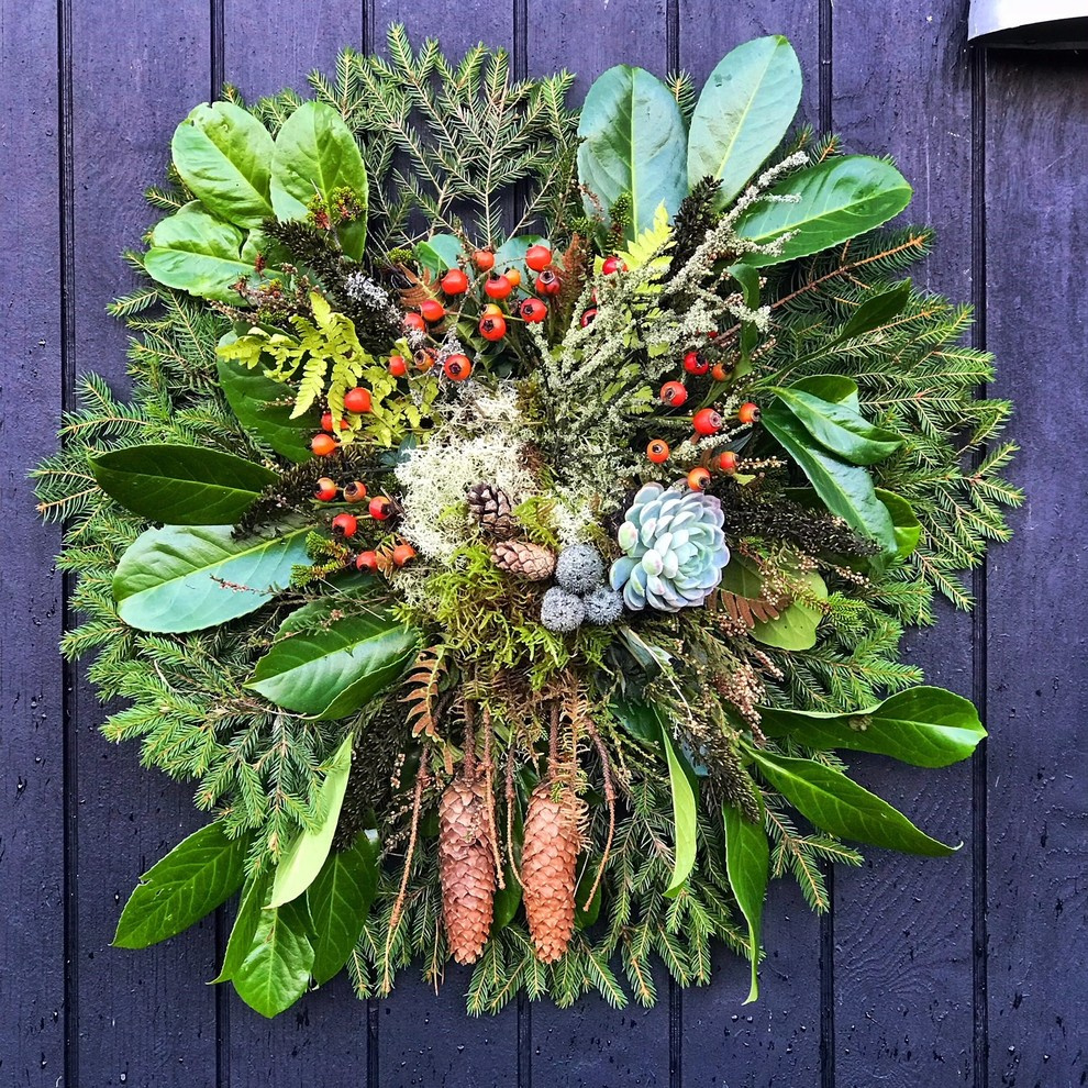 Своими руками: Новогодний декор из шишек и хвои — как в Дании