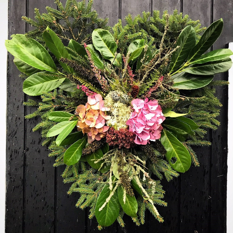 Своими руками: Новогодний декор из шишек и хвои — как в Дании