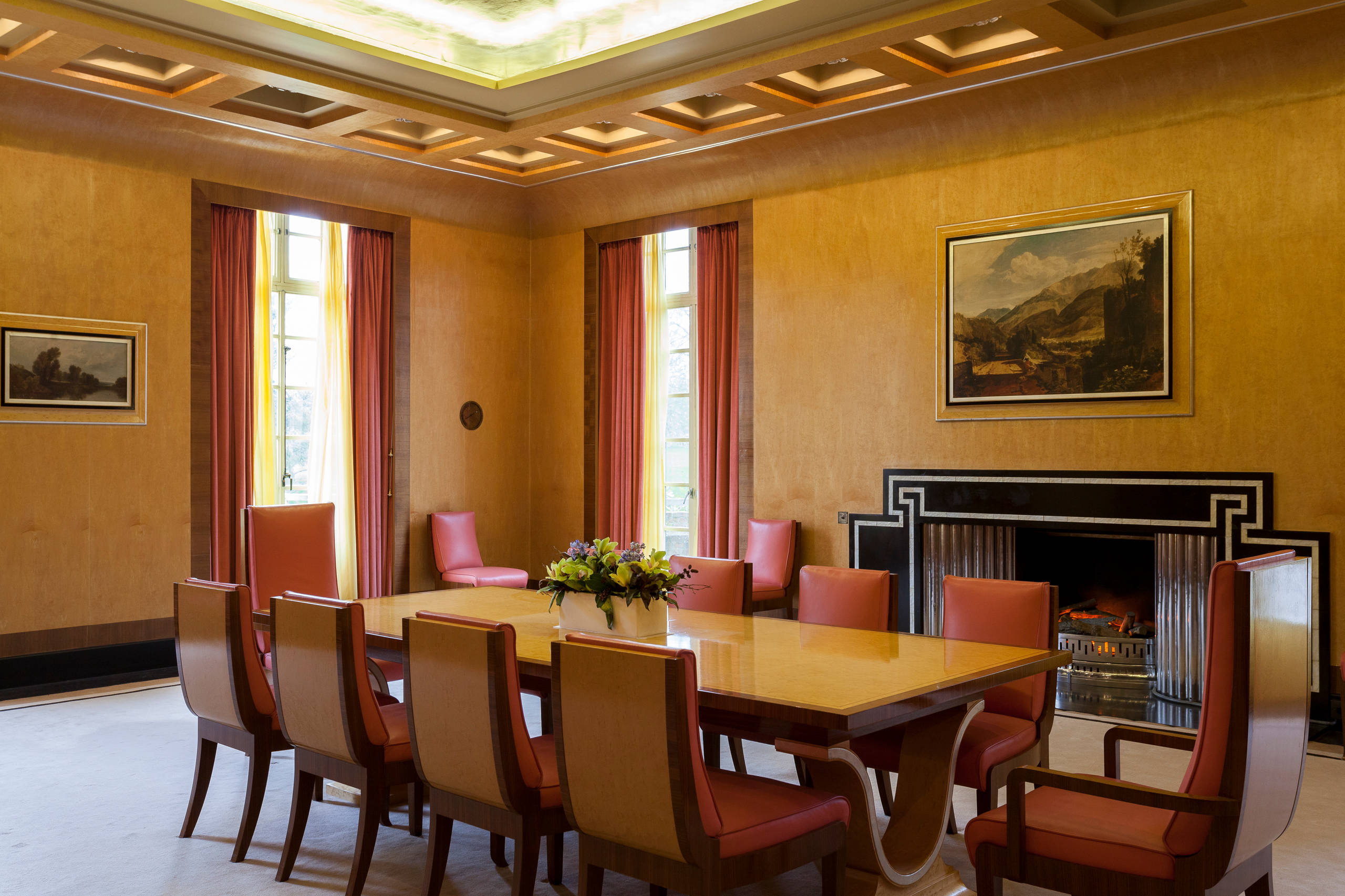 Houzz Британия: Средневековый дворец, оформленный в стиле ар деко