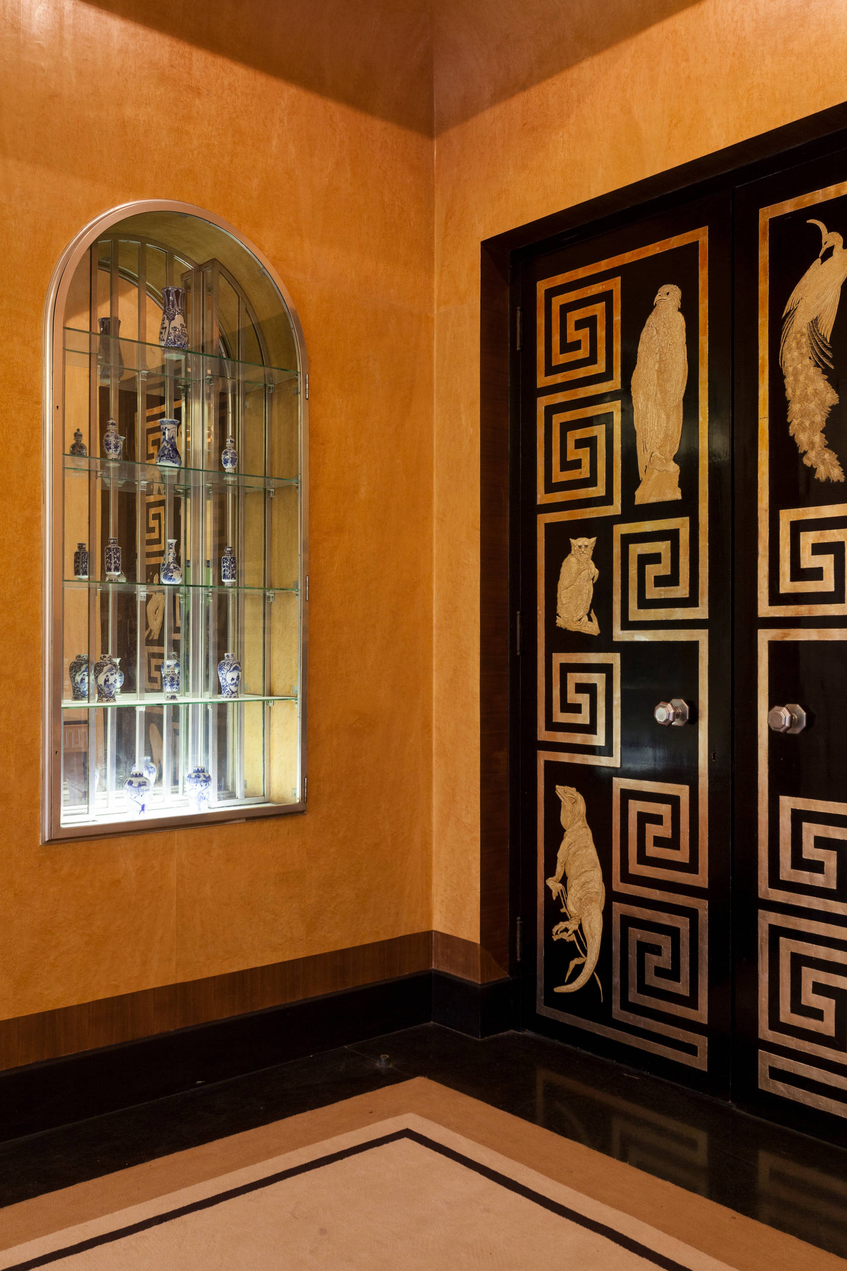 Houzz Британия: Средневековый дворец, оформленный в стиле ар деко