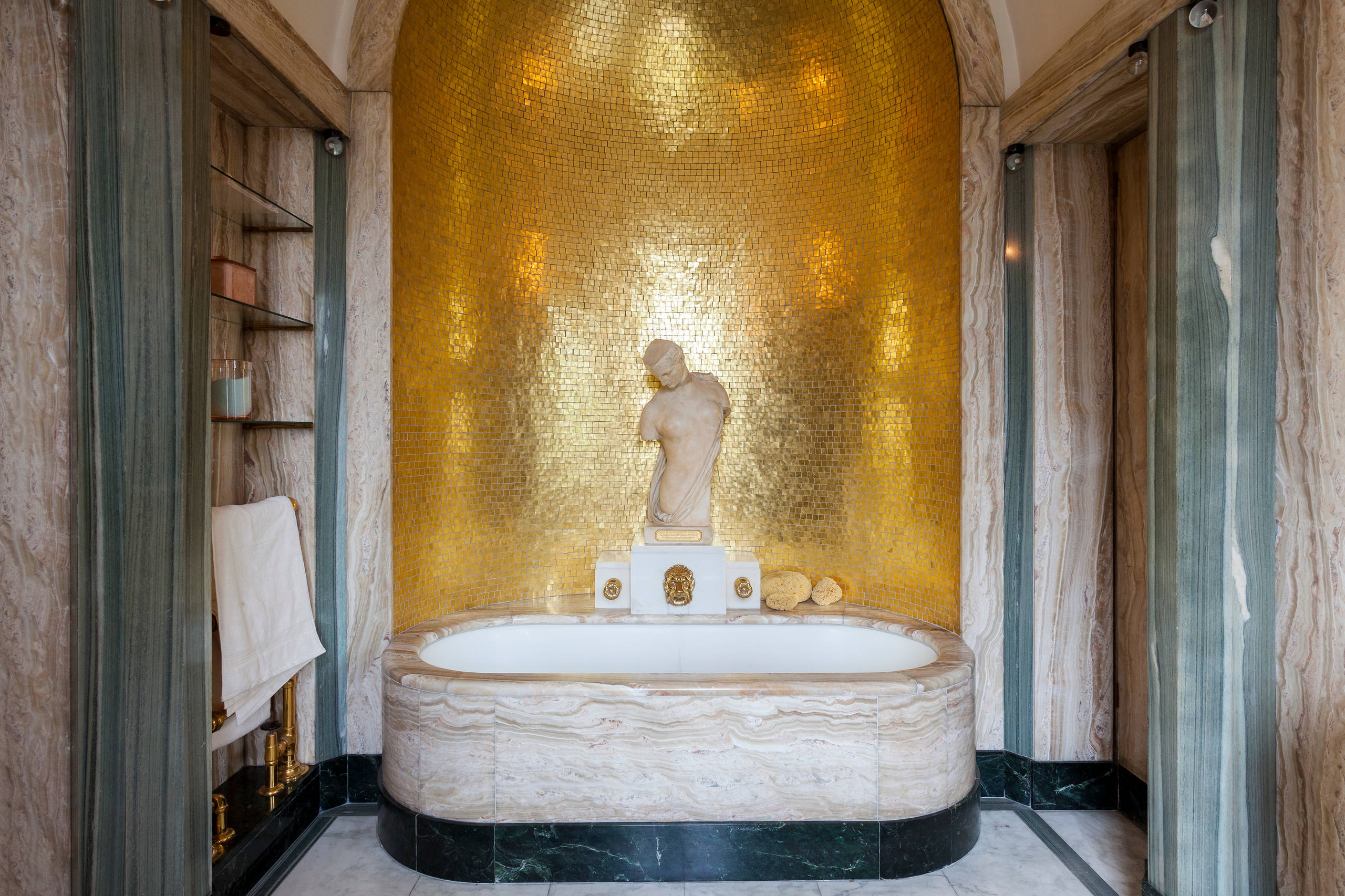 Houzz Британия: Средневековый дворец, оформленный в стиле ар деко