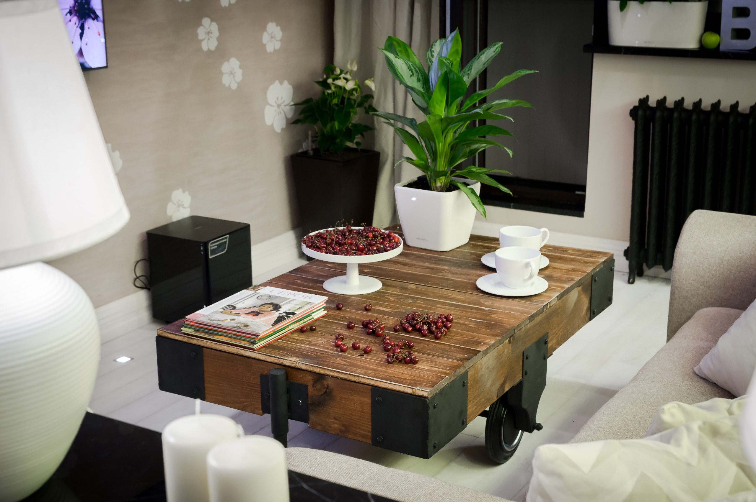 Гостиная недели: Интерьер 16 кв.м, превращенный в вишневый сад