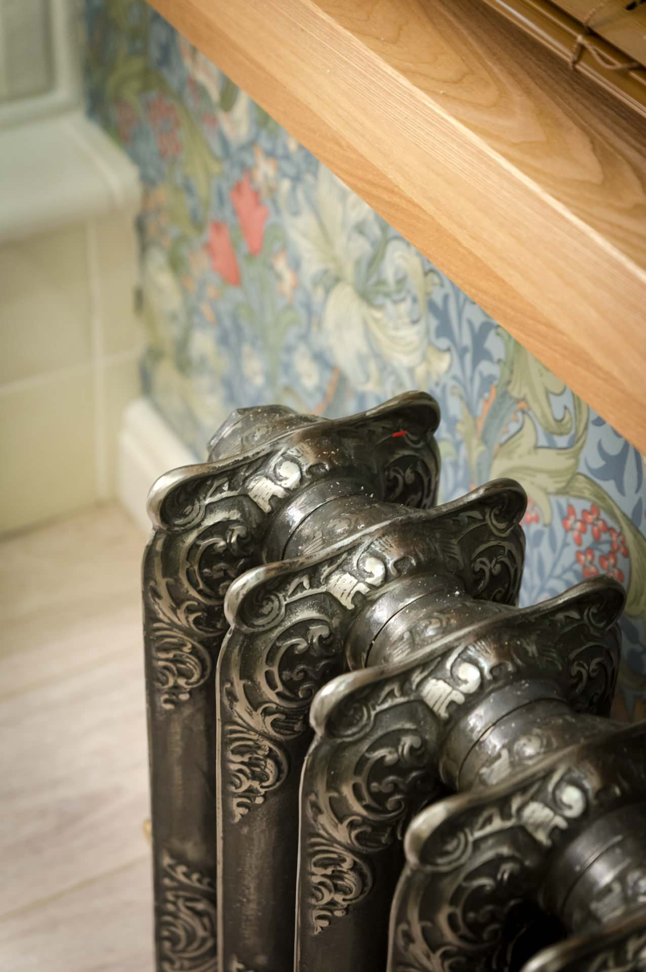 Проект недели: «Английская» изба в дачной гостиной