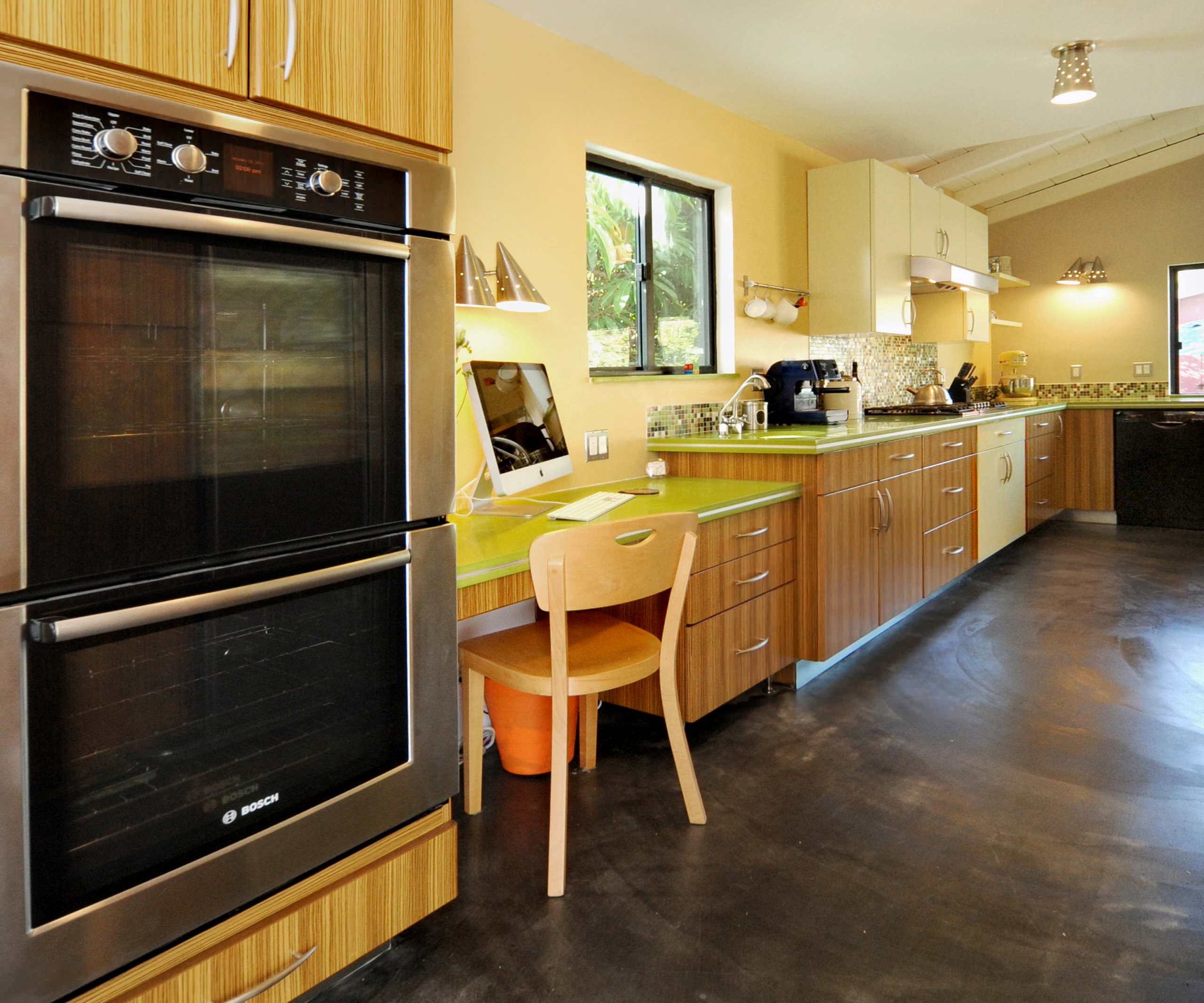 Как втиснуть в кухню... офис, и работать в нем без проблем