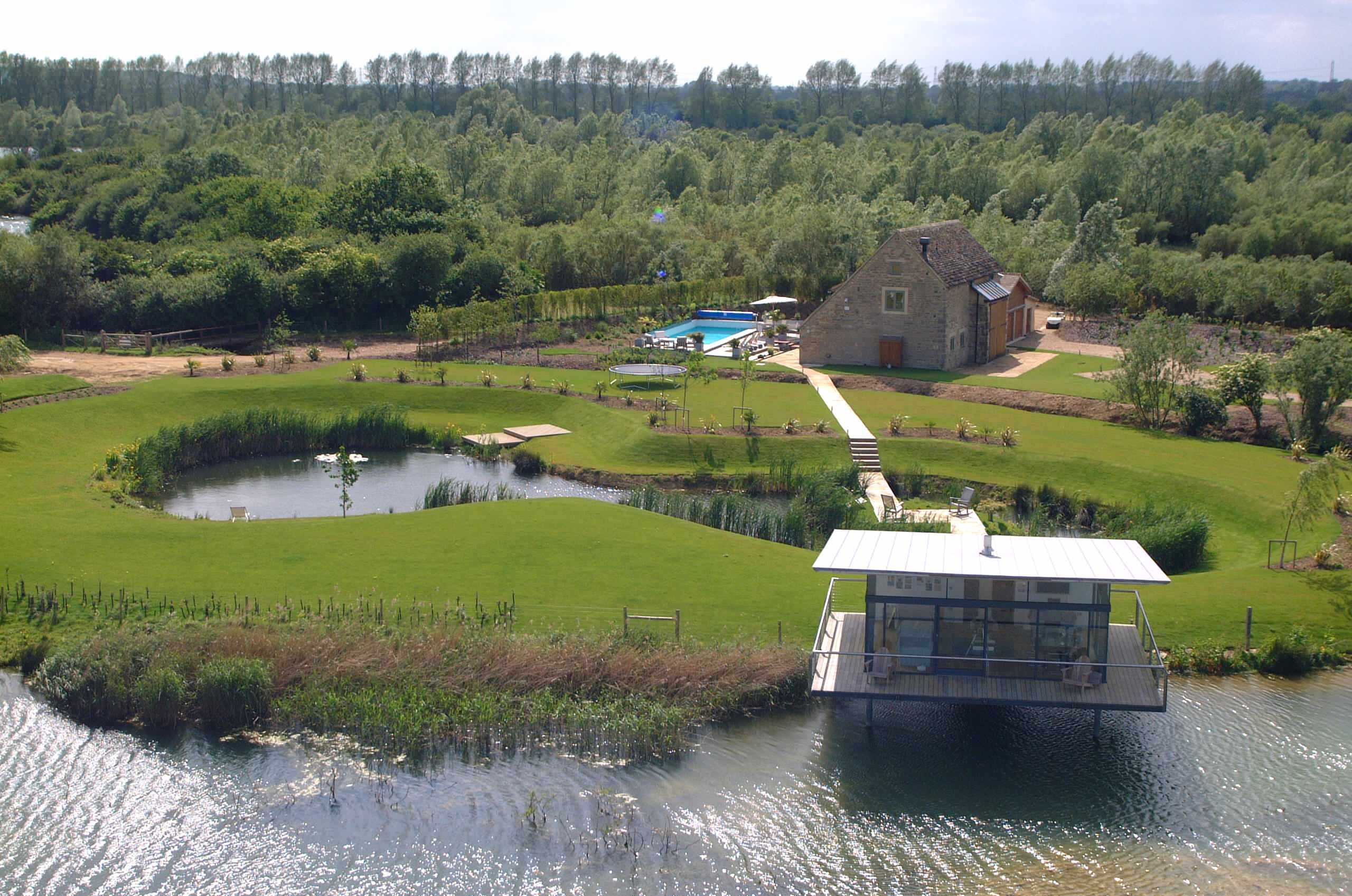 Houzz Британия: Маленький дом с большим видом на озеро