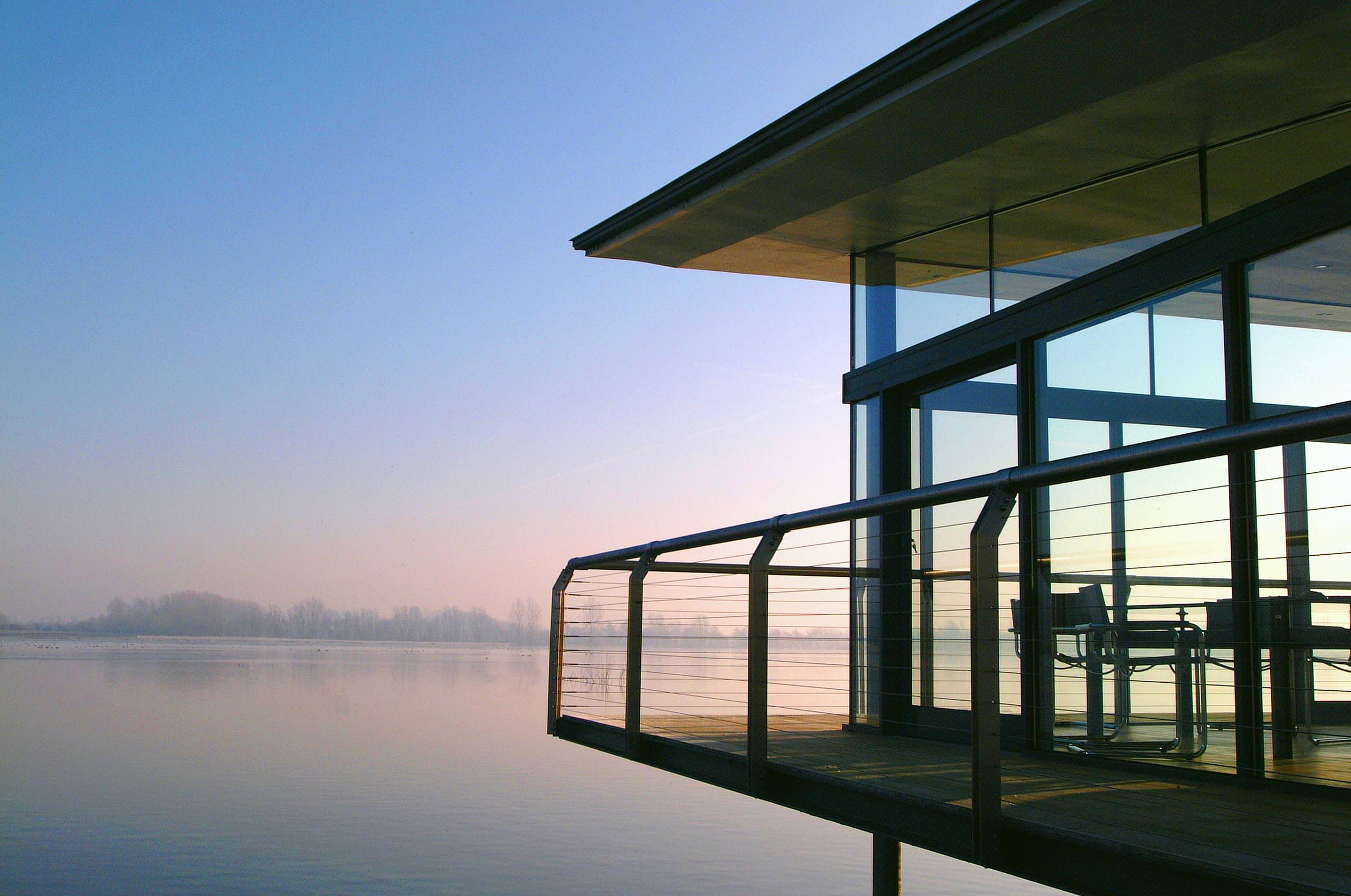 Houzz Британия: Маленький дом с большим видом на озеро