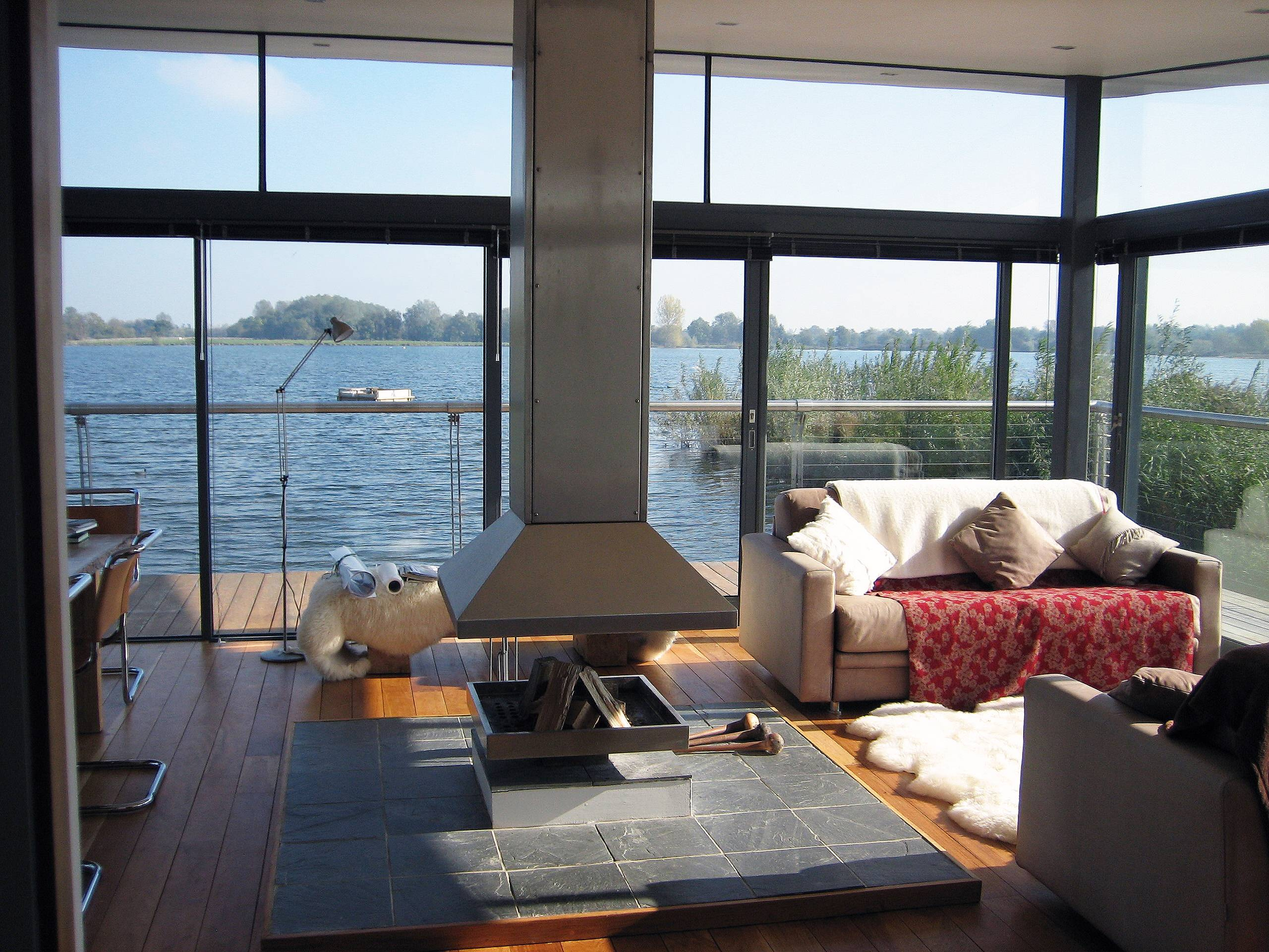 Houzz Британия: Маленький дом с большим видом на озеро