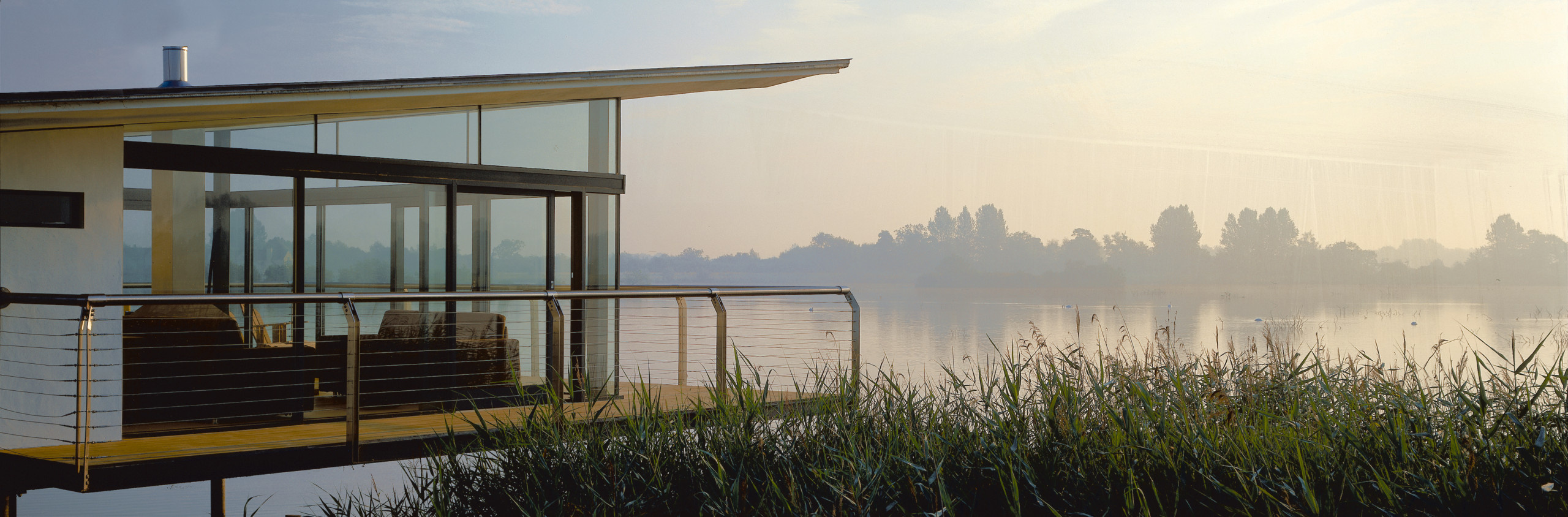 Houzz Британия: Маленький дом с большим видом на озеро