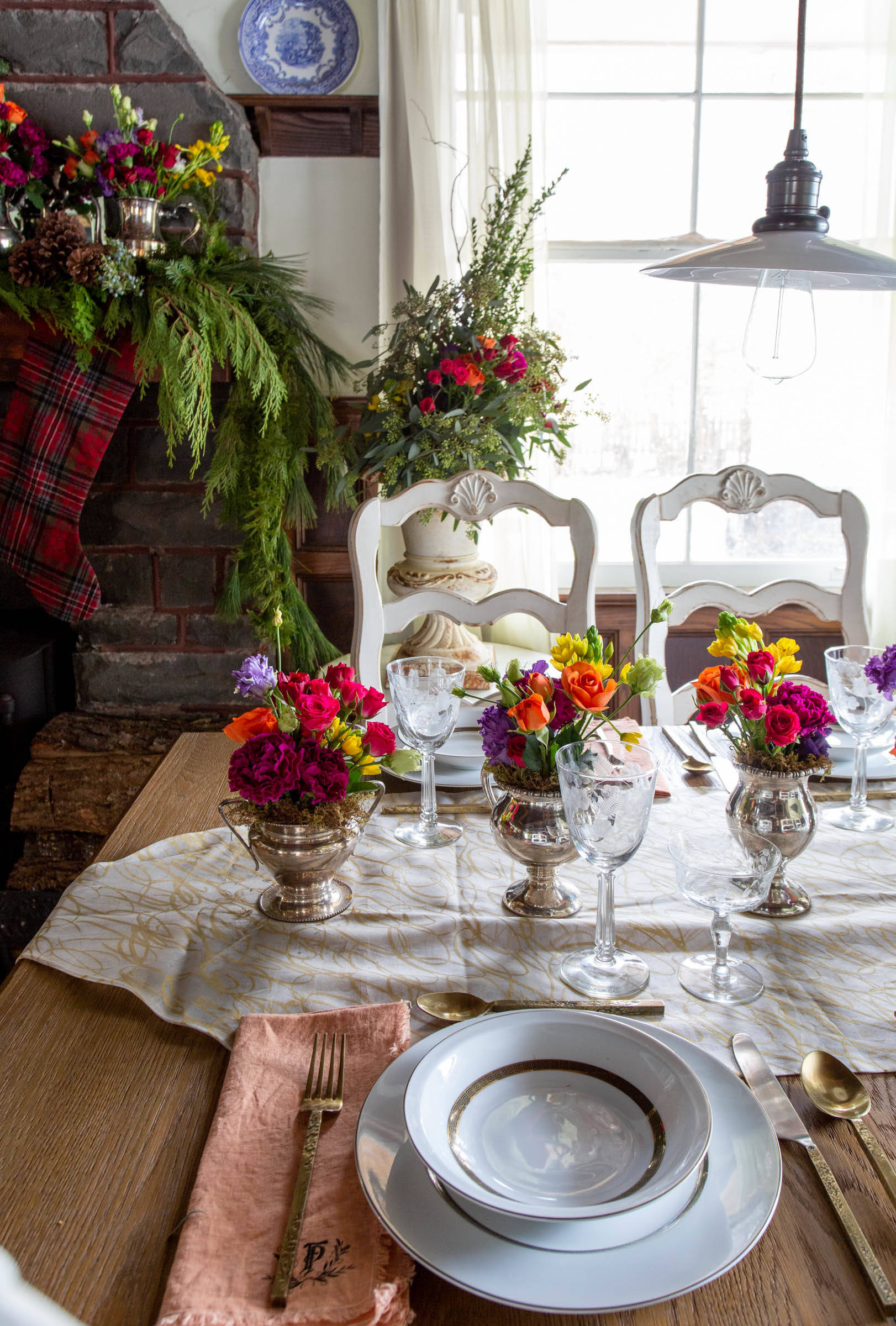 Есть идея: Три варианта новогоднего декора для одной столовой