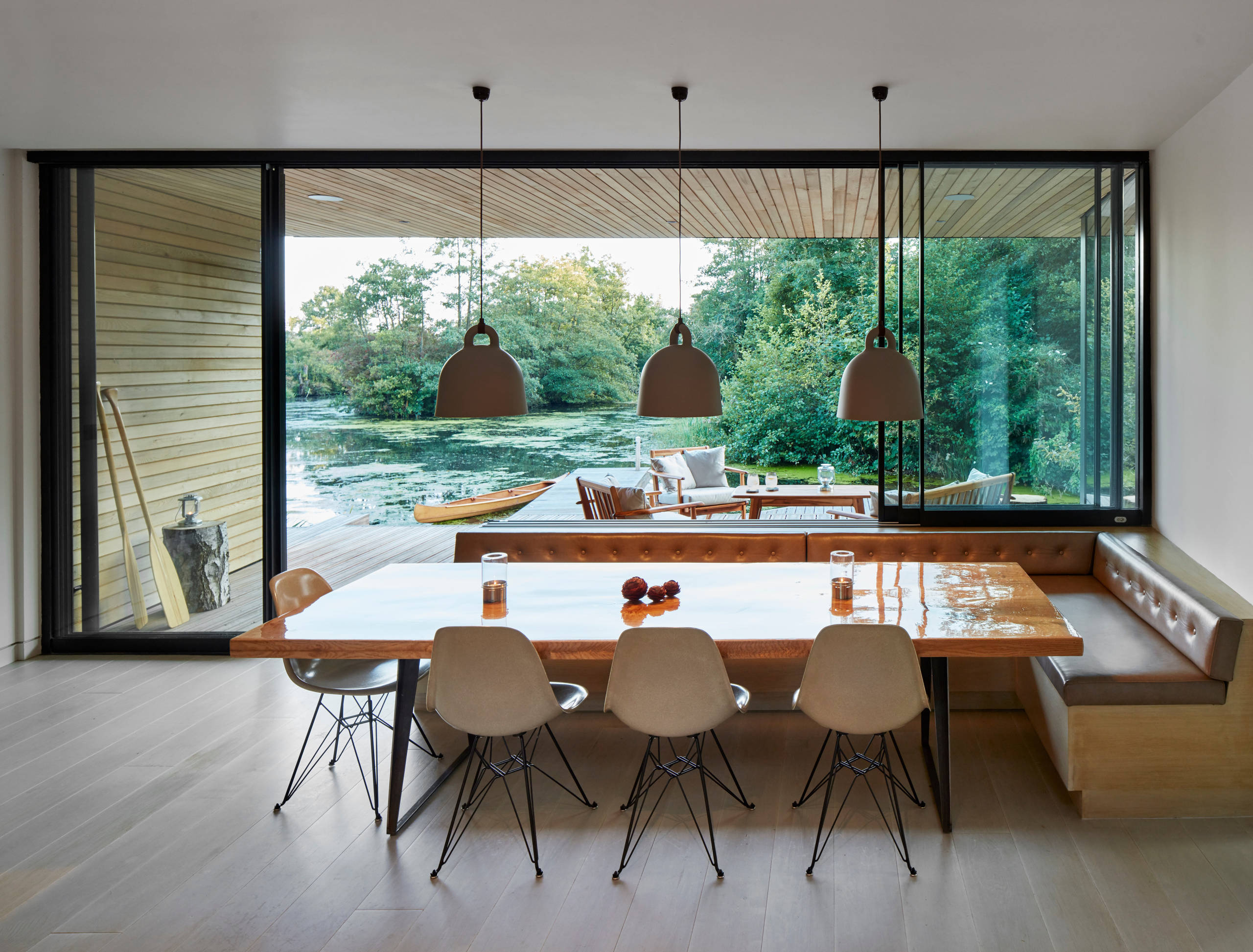 Houzz Британия: Дом на озере с собственной лагуной