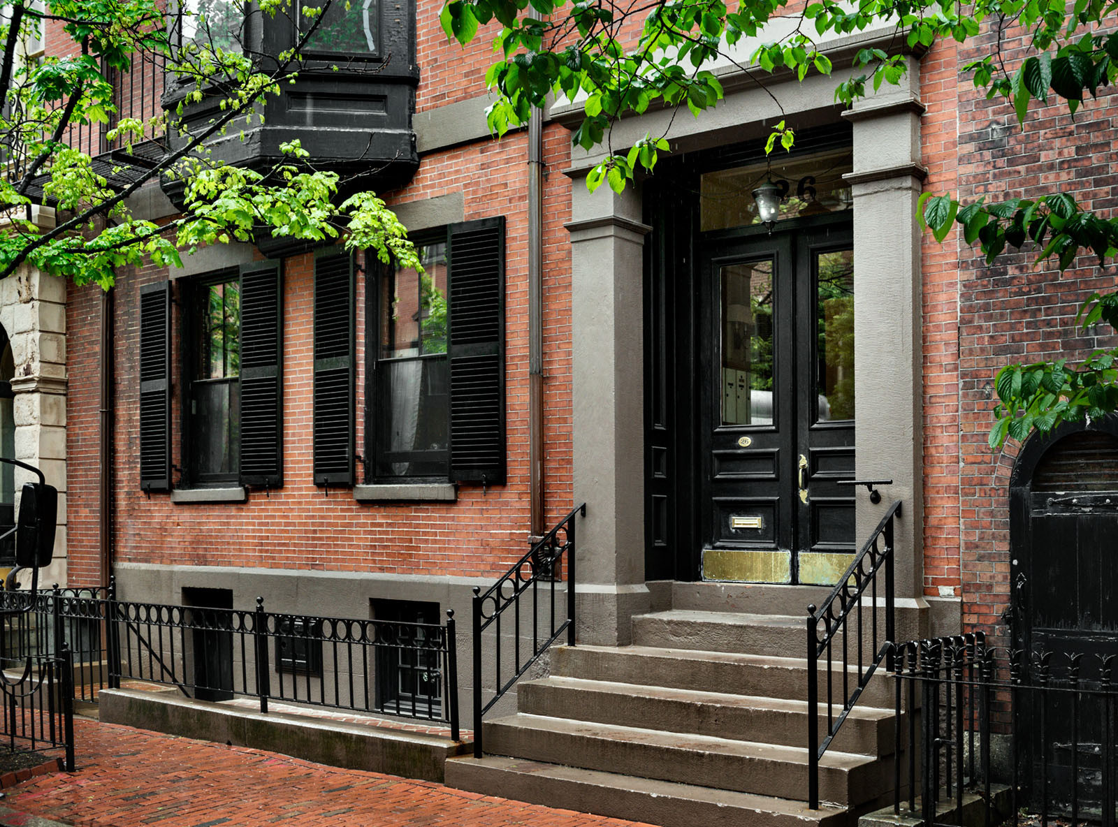 Houzz США: Студия на 37 метрах с черными обоями