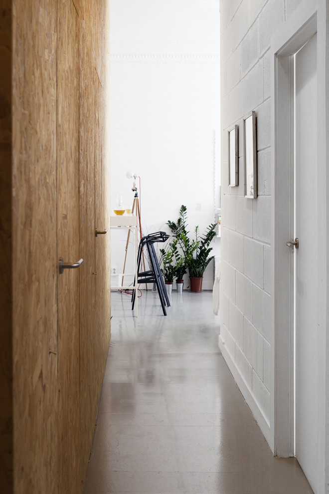 Тяни-толкай: Куда должны открываться двери