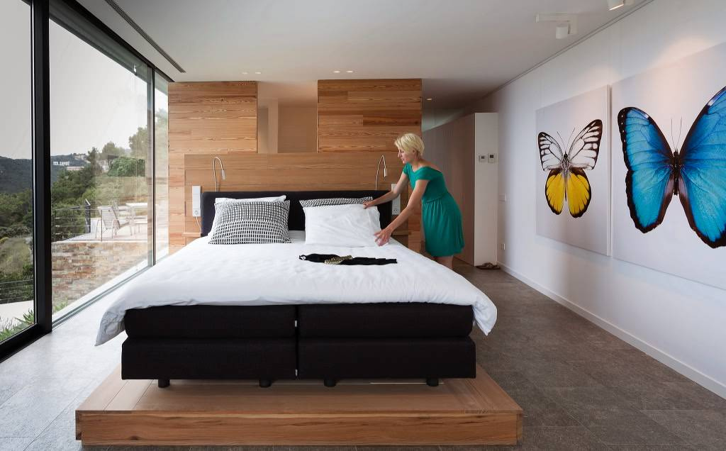 Houzz Испания: Дом как бетонная скала, что выросла у Средиземного моря