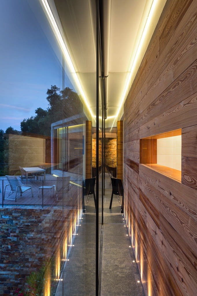 Houzz Испания: Дом как бетонная скала, что выросла у Средиземного моря