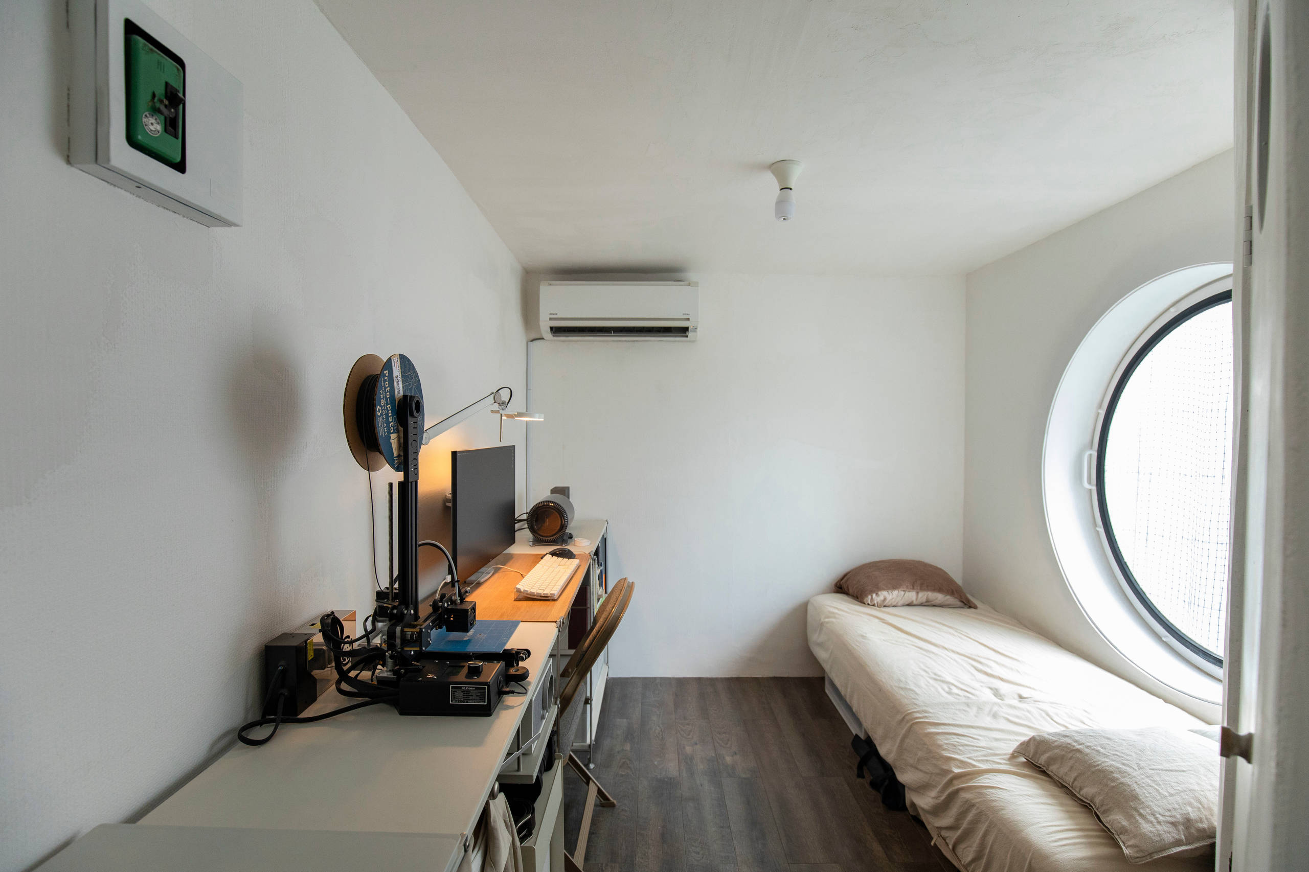 Houzz Япония: Квартира-капсула в знаменитом доме Кисё Курокавы