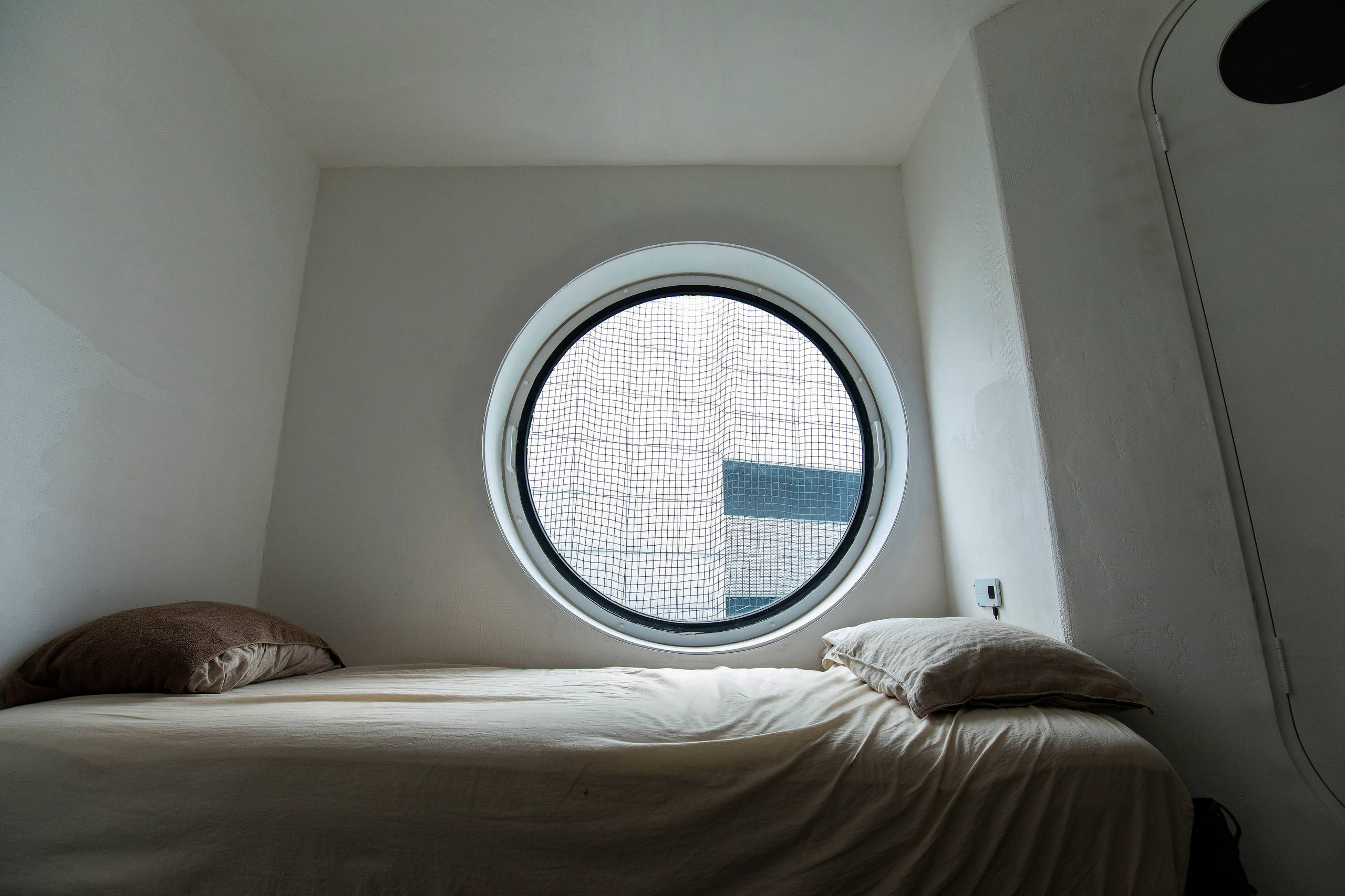 Houzz Япония: Квартира-капсула в знаменитом доме Кисё Курокавы