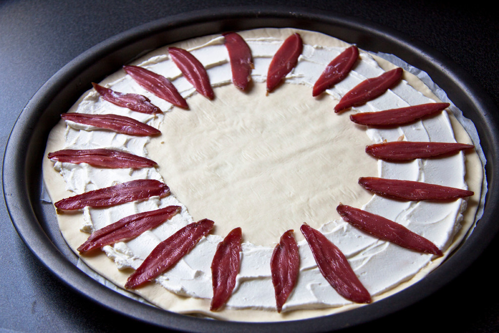 DIY: Пицца по-французски в форме звезды с копченой уткой