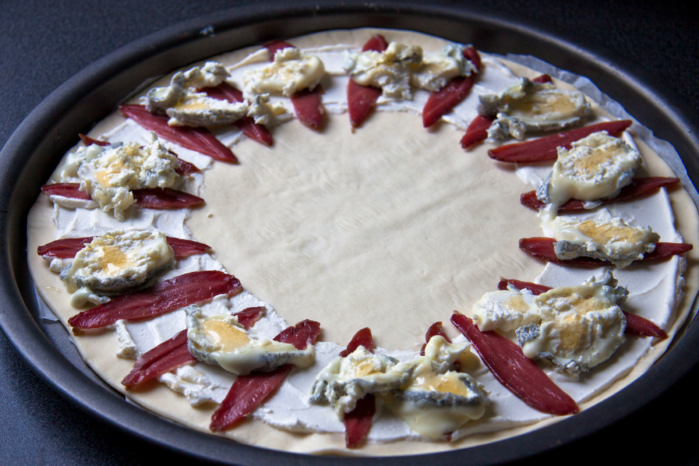 DIY: Пицца по-французски в форме звезды с копченой уткой