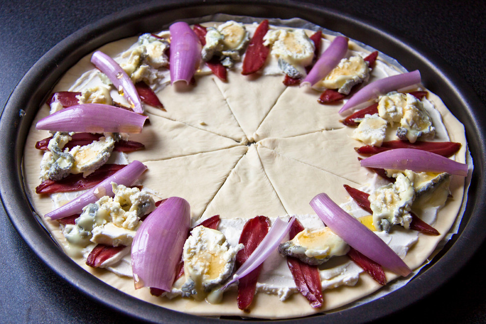 DIY: Пицца по-французски в форме звезды с копченой уткой