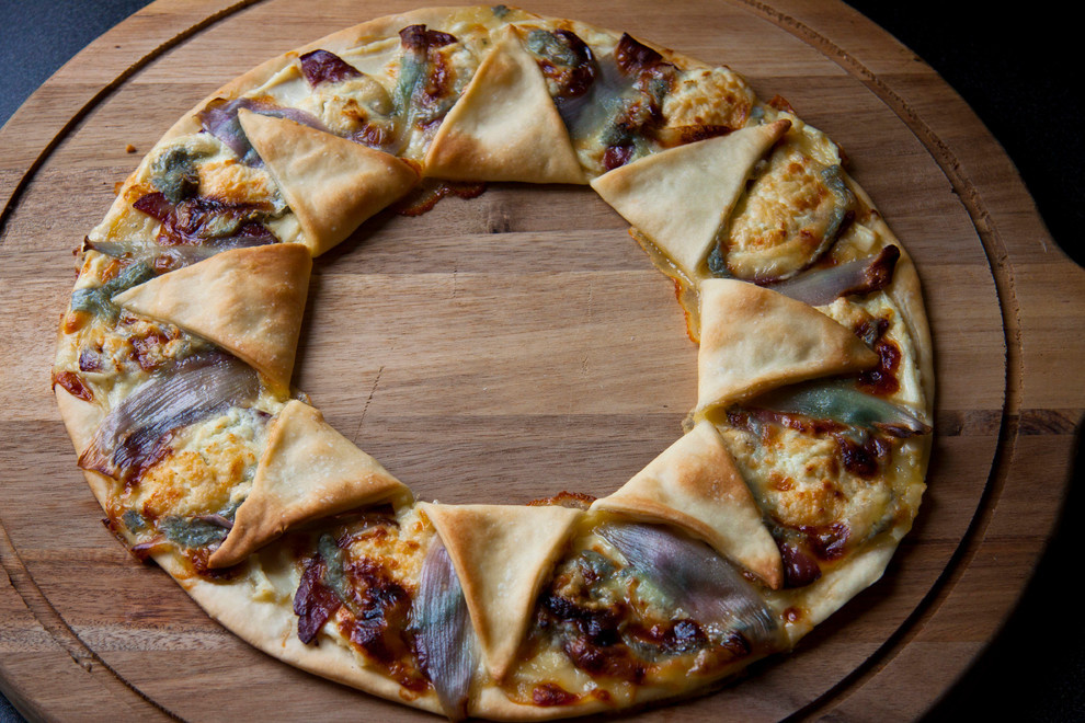 DIY: Пицца по-французски в форме звезды с копченой уткой