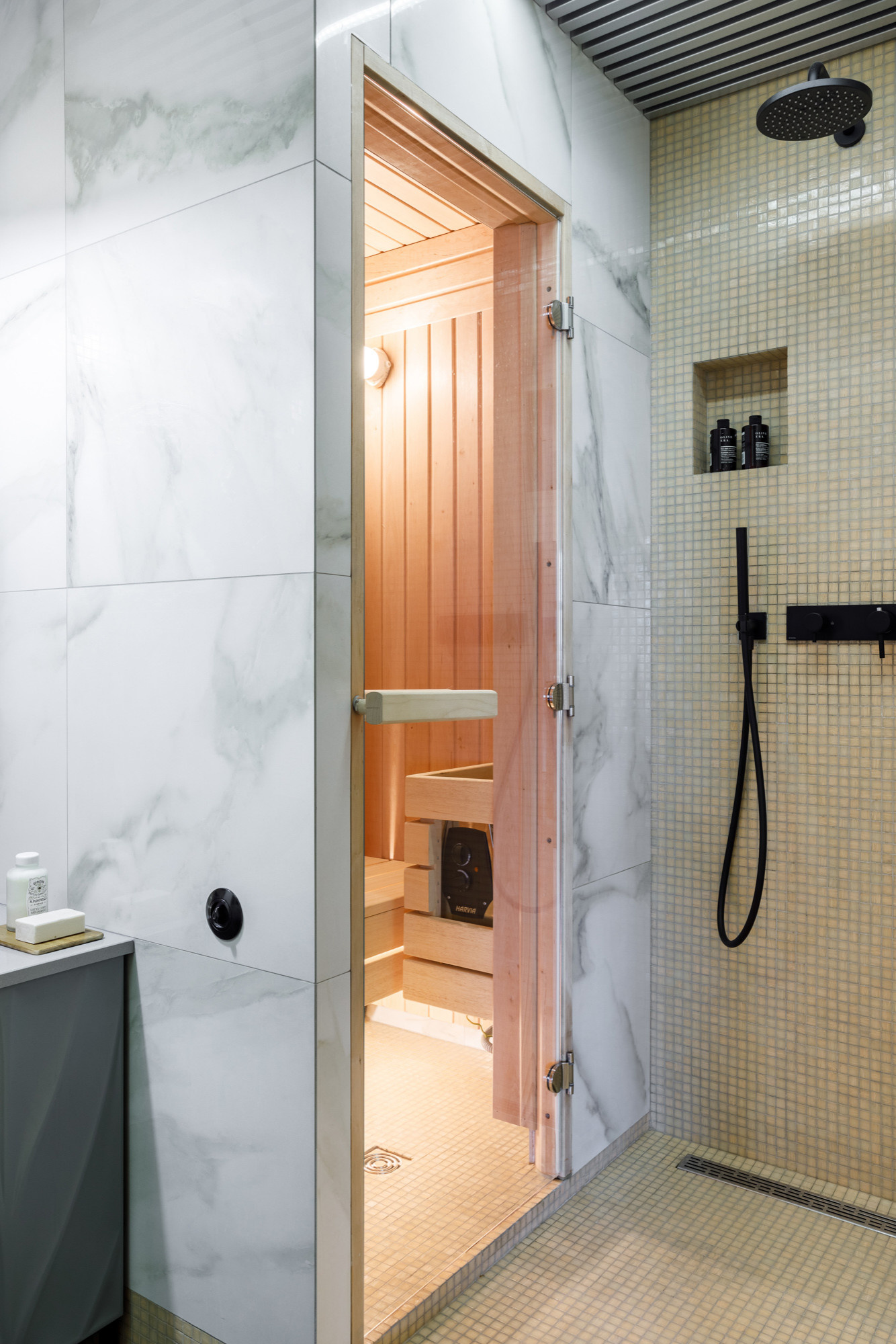 В гостях: Квартира дизайнера — с винтажным декором и сауной