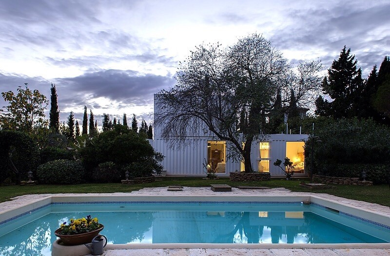 Карготектура: Дома из морских контейнеров — настоящих и имитаций