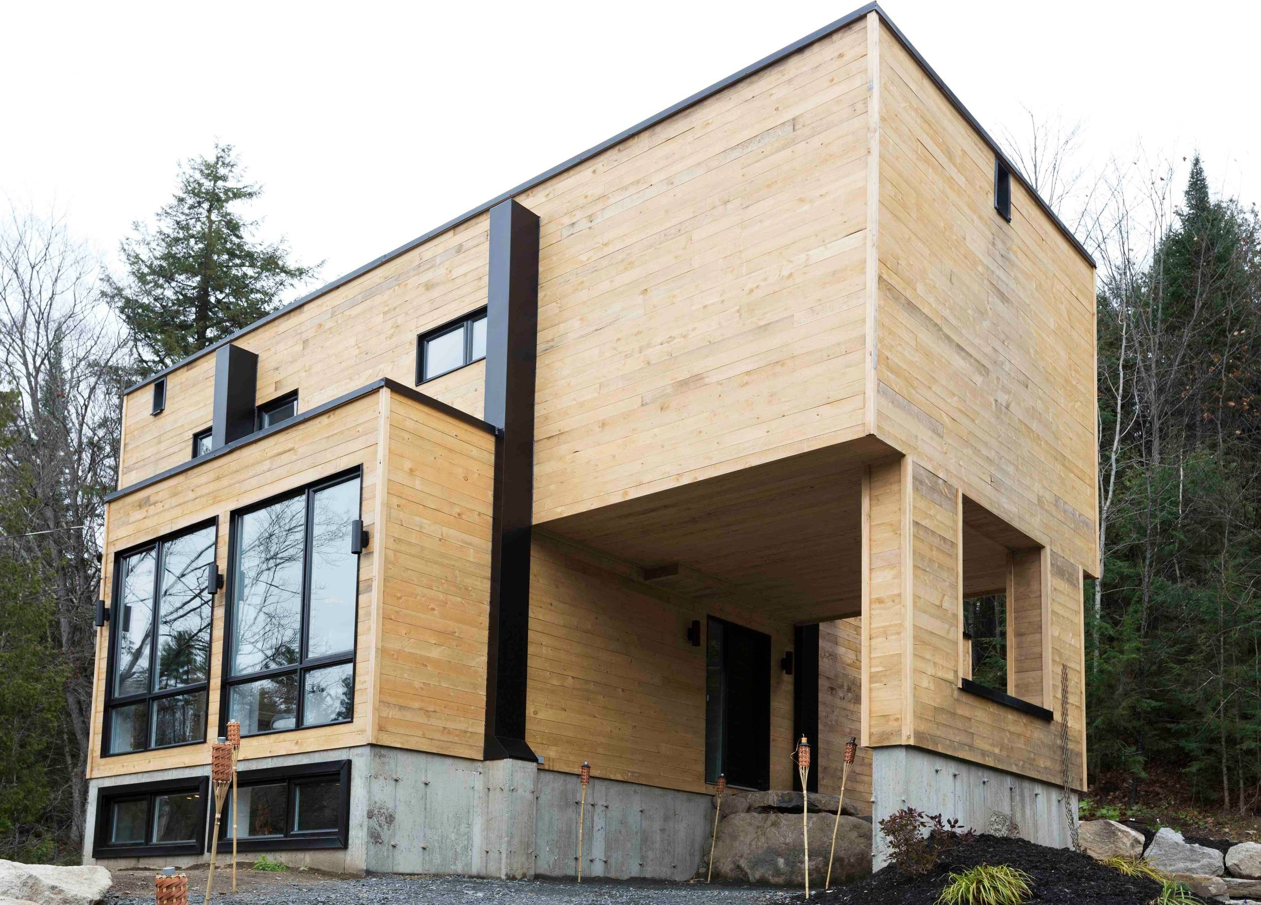 Карготектура: Дома из морских контейнеров — настоящих и имитаций