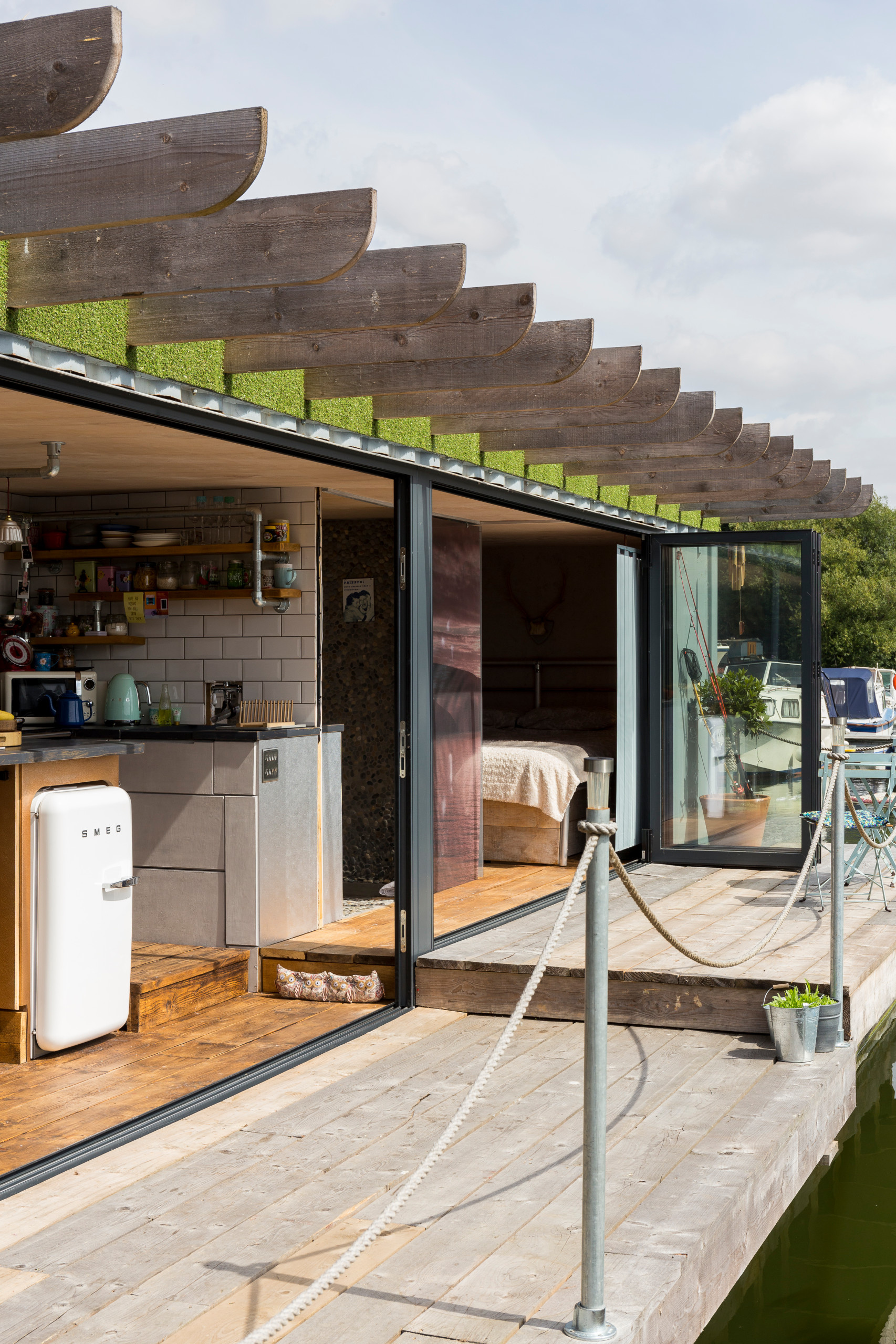 Карготектура: Дома из морских контейнеров — настоящих и имитаций