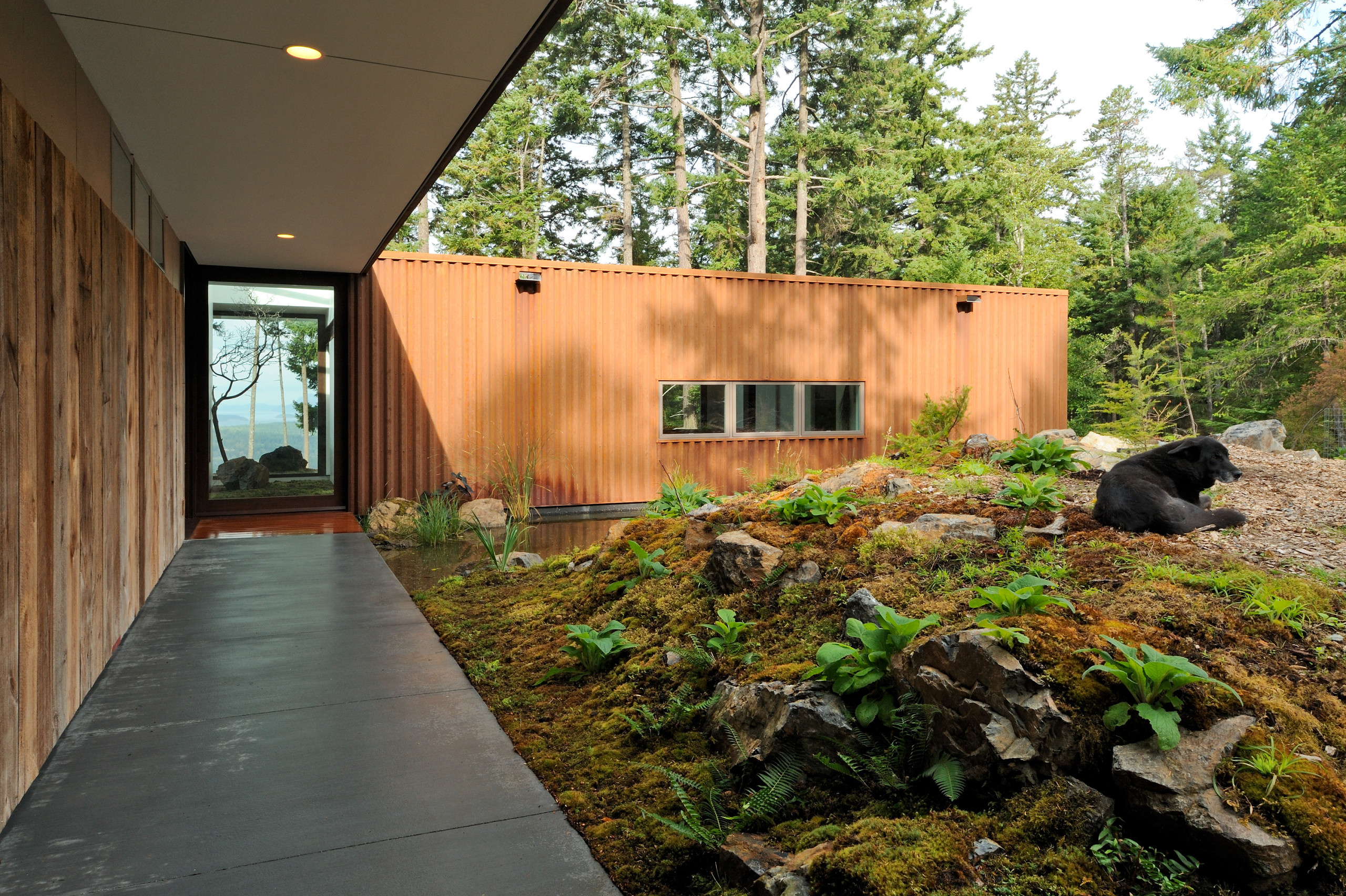 Карготектура: Дома из морских контейнеров — настоящих и имитаций