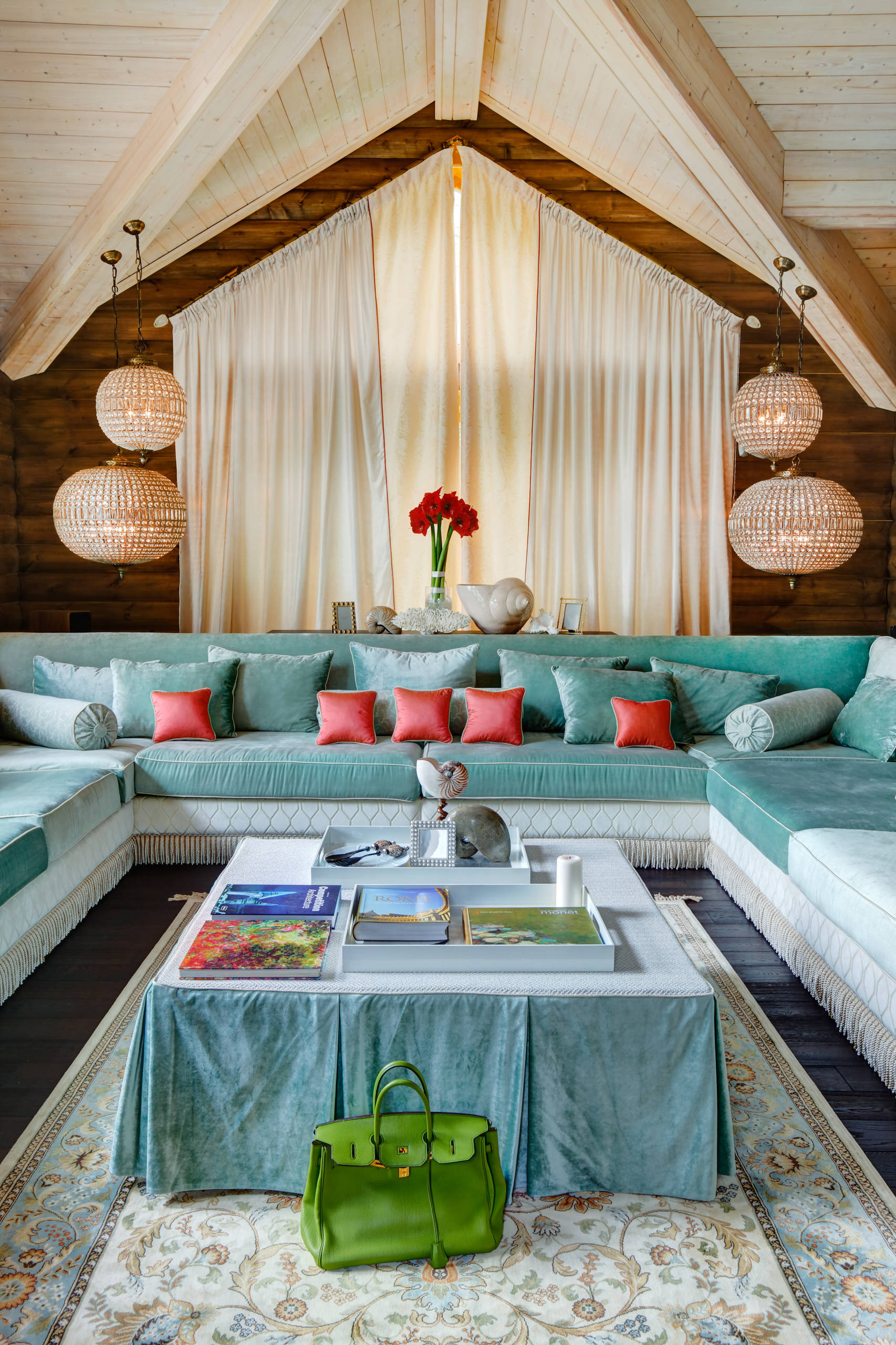 Houzz тур: Cовременная подмосковная усадьба в деревянном срубе