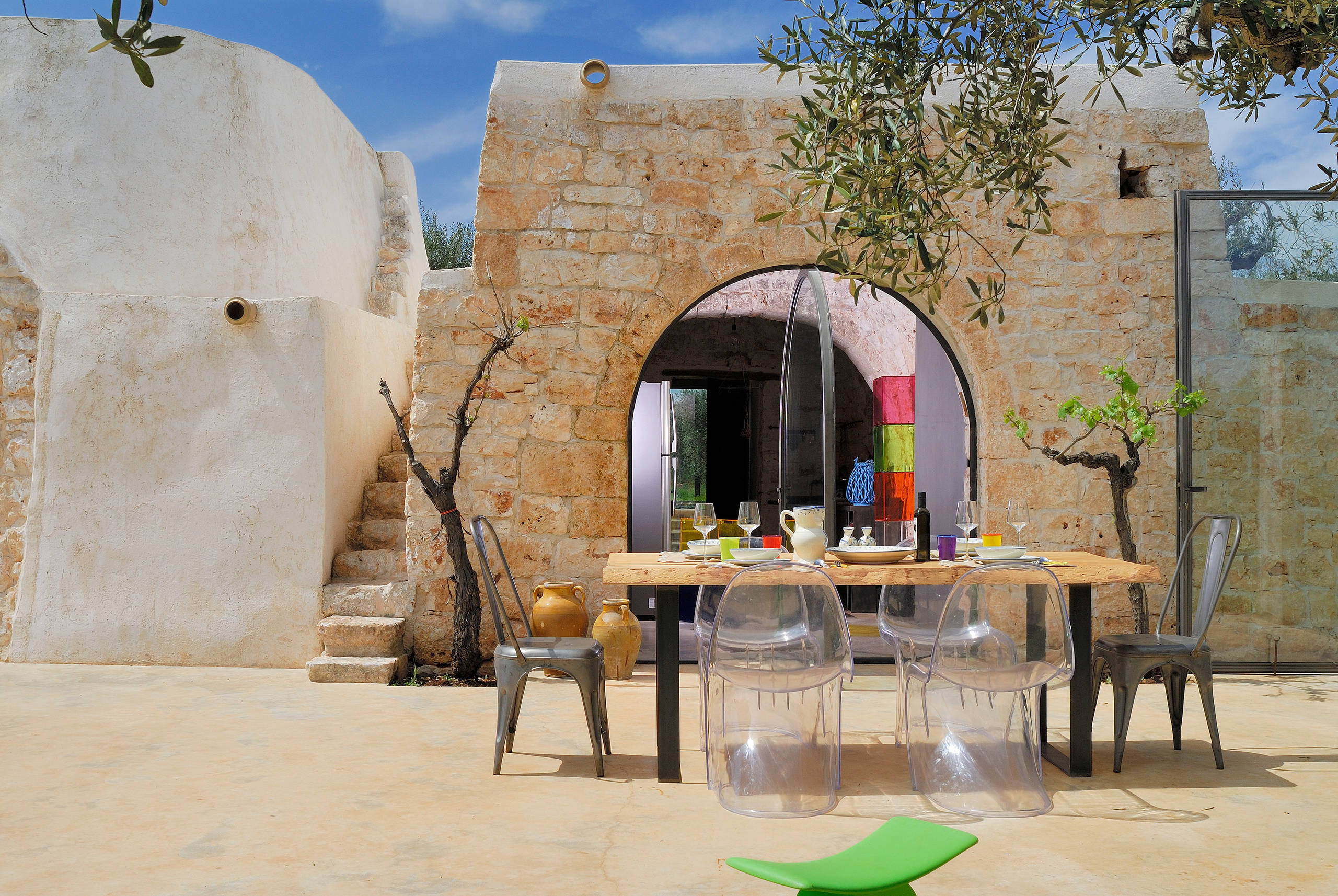 Houzz Италия: Дом-трулло со стеклянной пристройкой