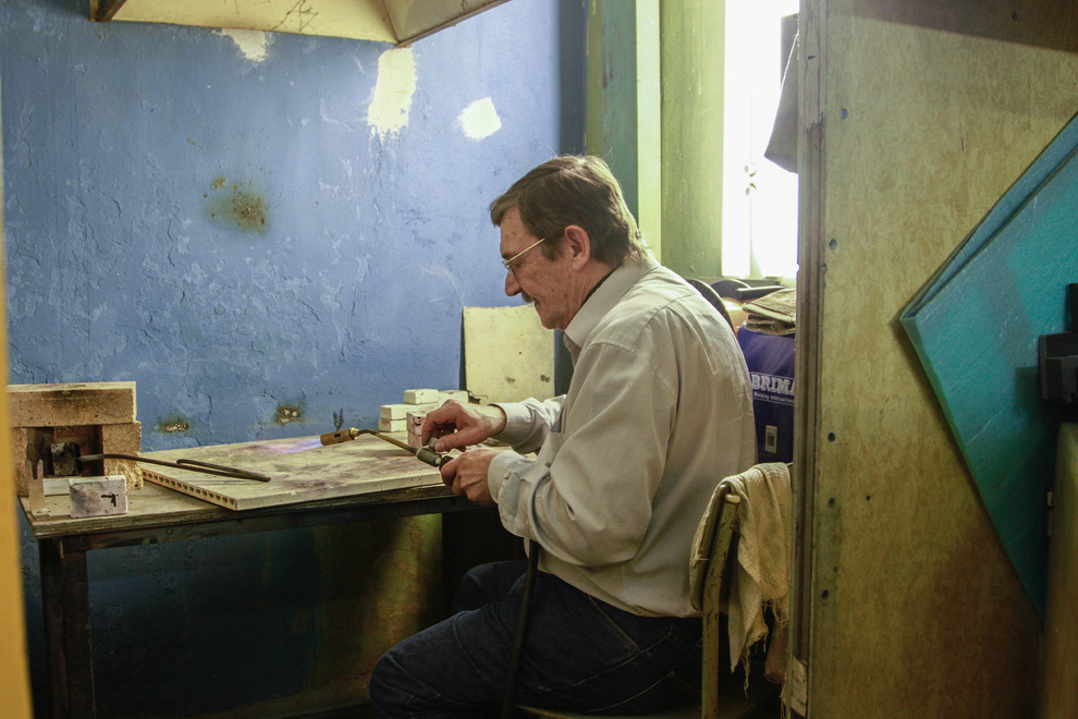 Портрет: Ювелирные украшения для мебели от Soda Homedecor