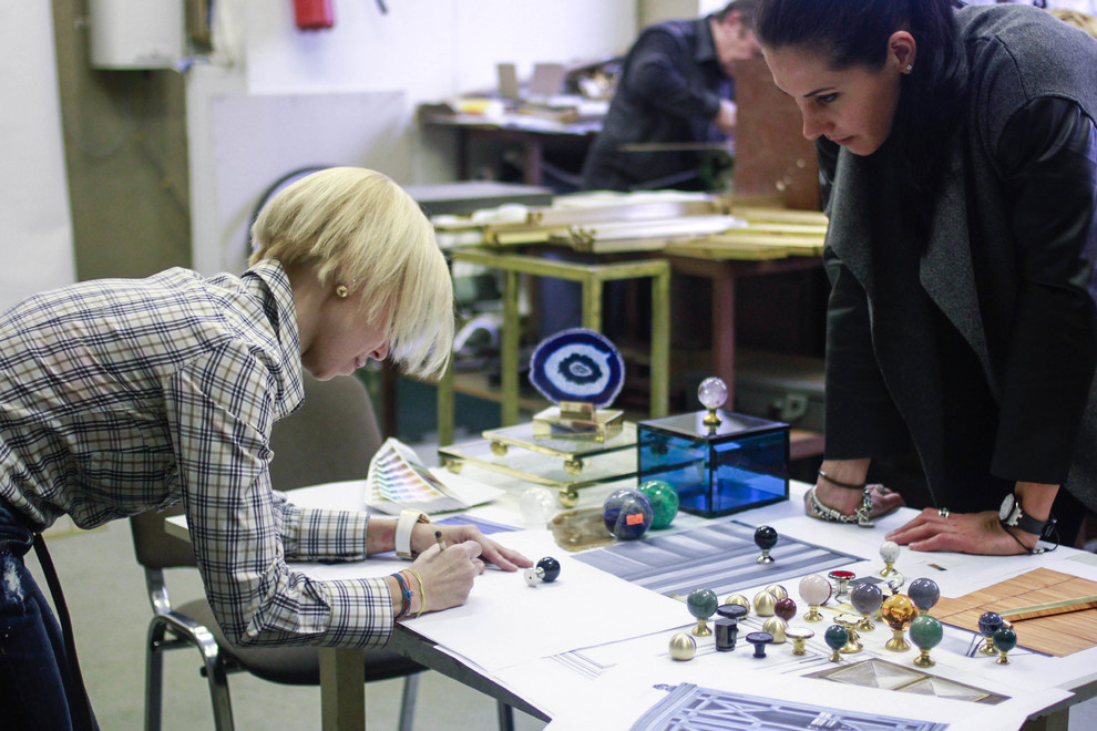 Портрет: Ювелирные украшения для мебели от Soda Homedecor