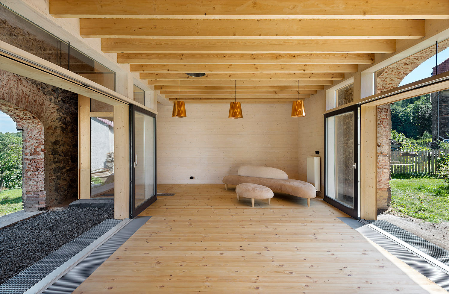 Архитектура: 5 проектов, где новый дом строили... внутри старого