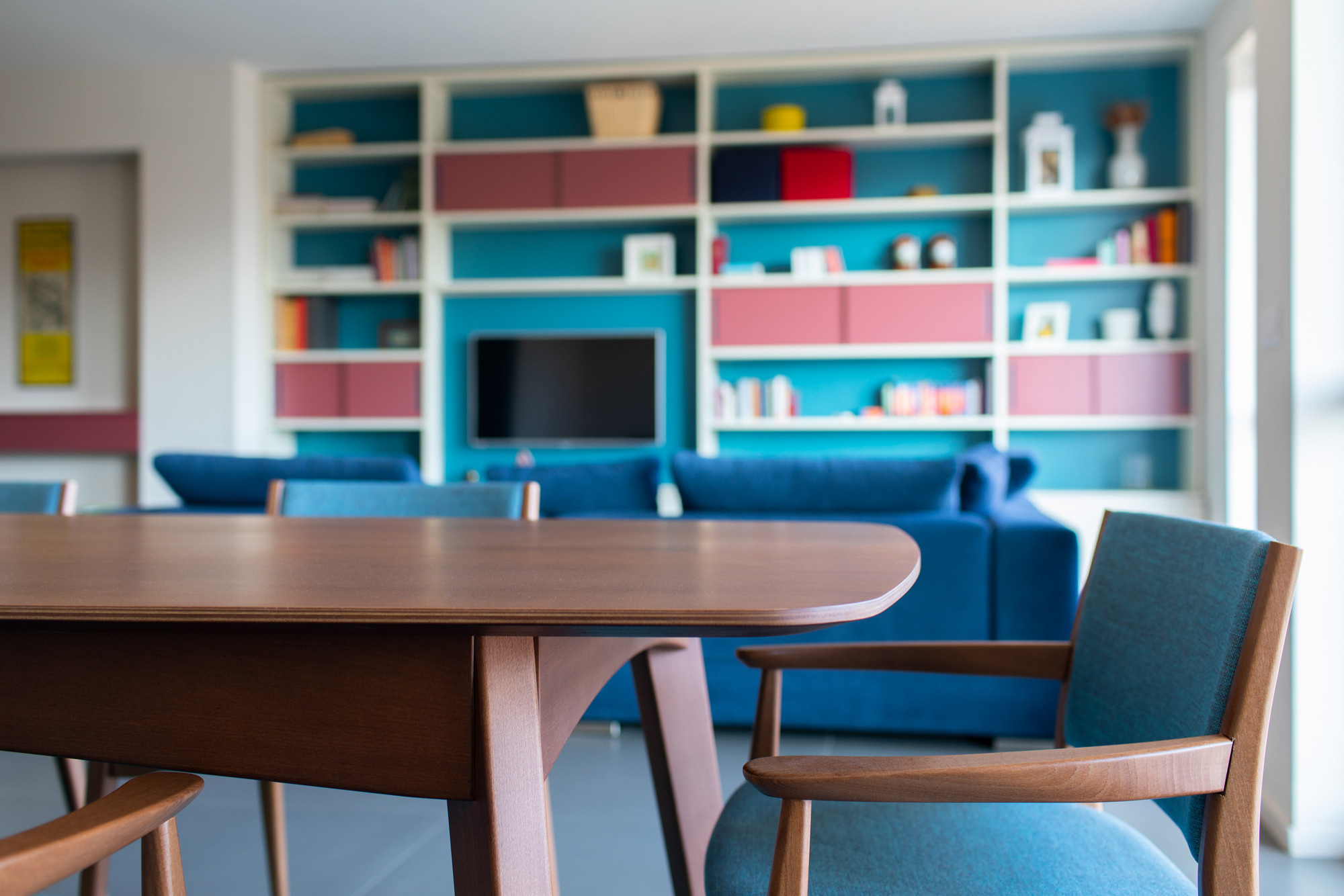 Houzz Италия: Квартира со шкафом-воронкой в прихожей