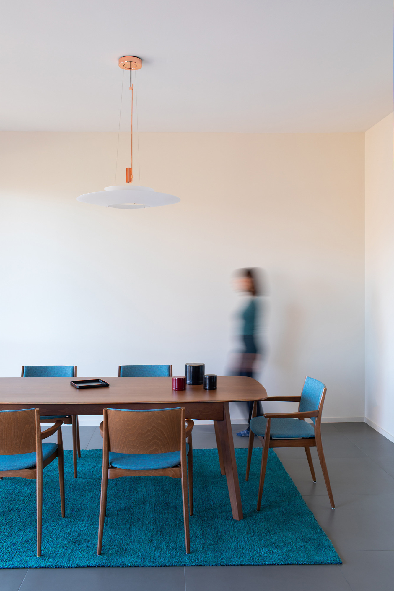 Houzz Италия: Квартира со шкафом-воронкой в прихожей