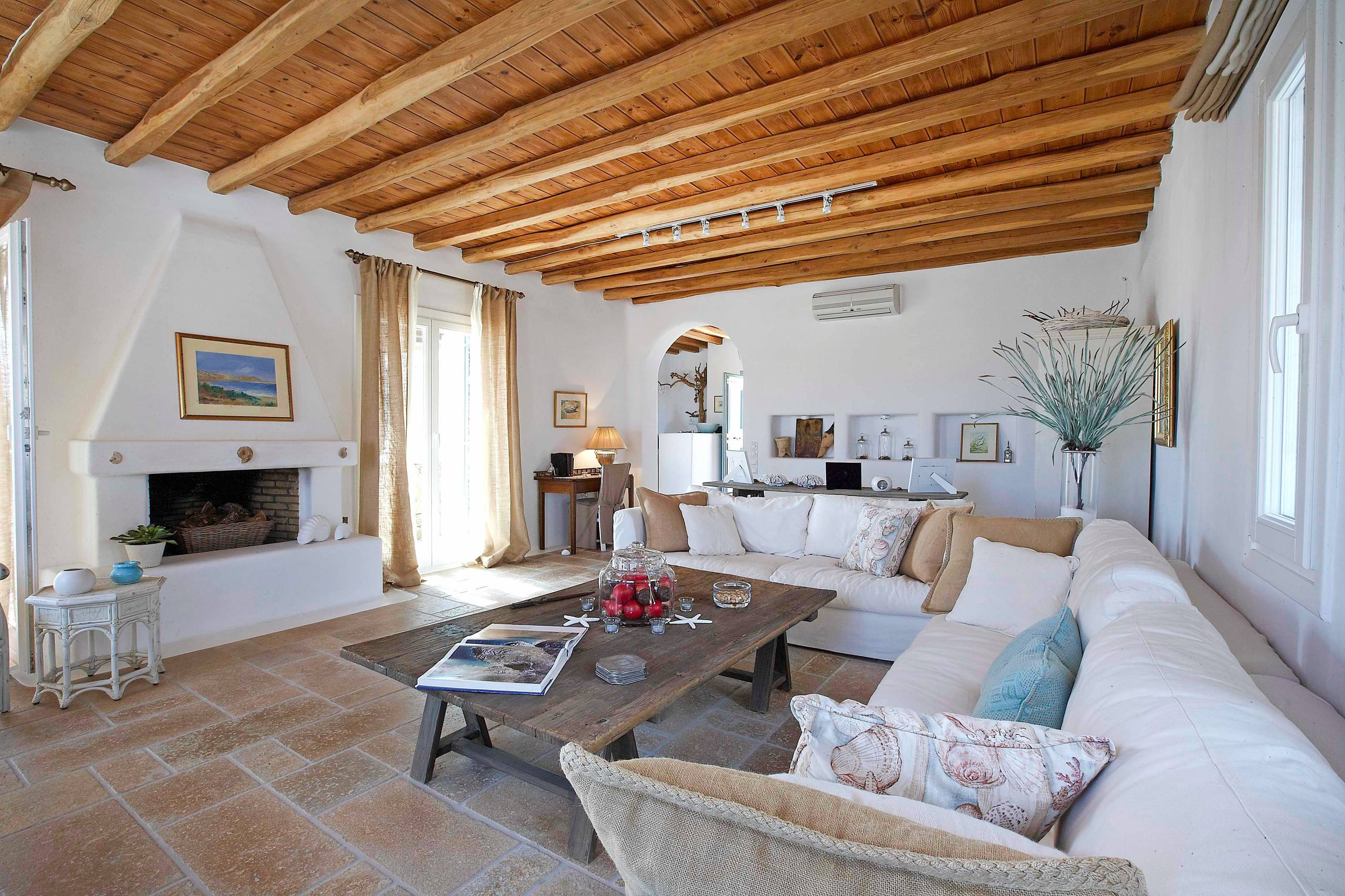 Houzz Греция: Белая уединенная вилла в кикладском стиле