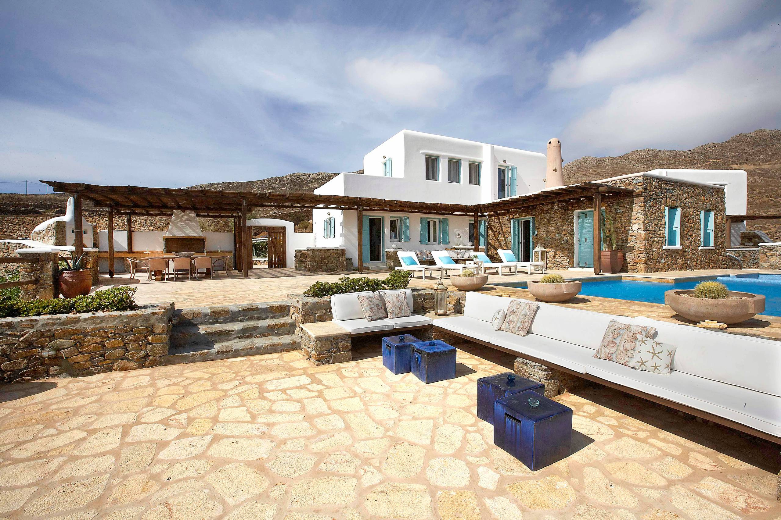 Houzz Греция: Белая уединенная вилла в кикладском стиле