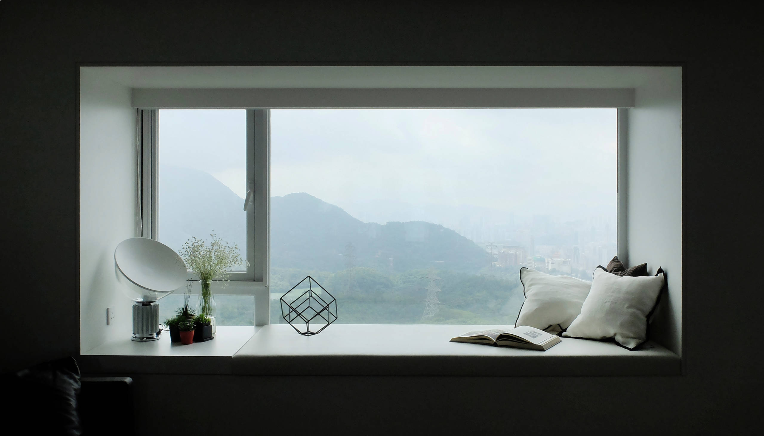 Houzz Гонконг: Свет и панорамные виды в минималистичной квартире