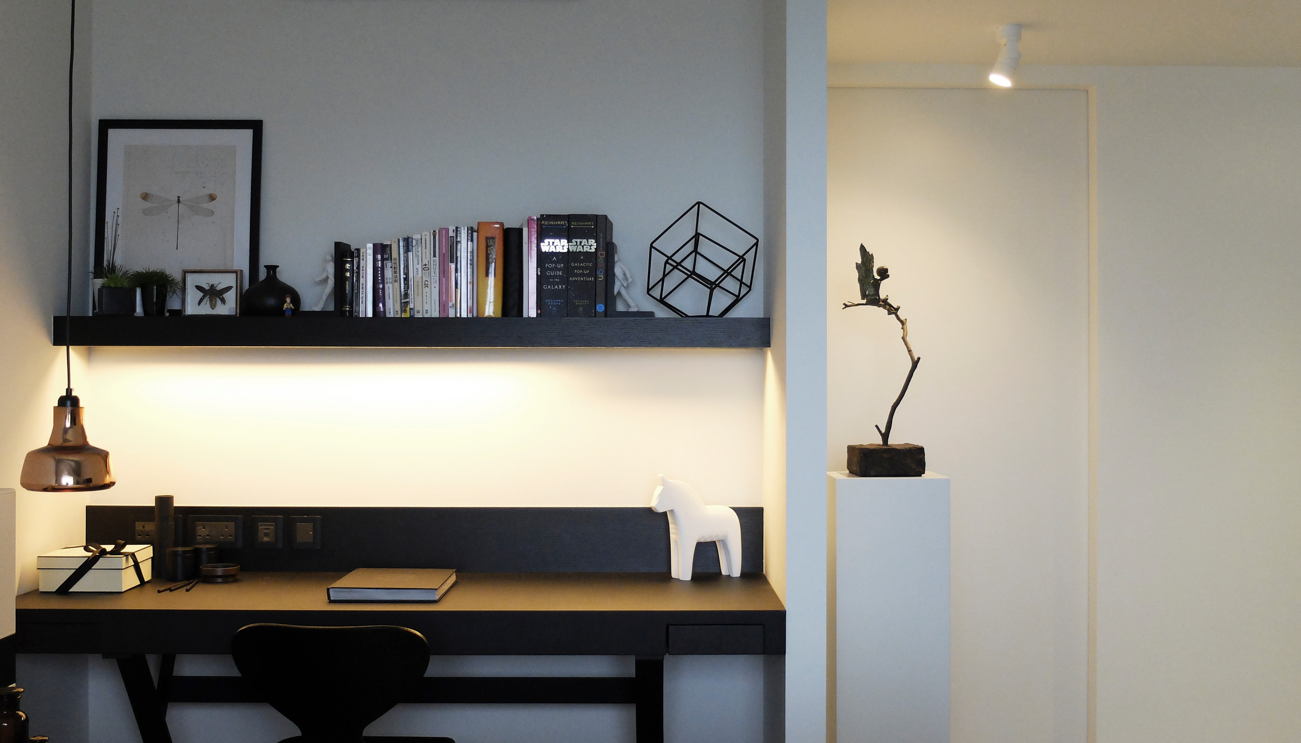 Houzz Гонконг: Свет и панорамные виды в минималистичной квартире